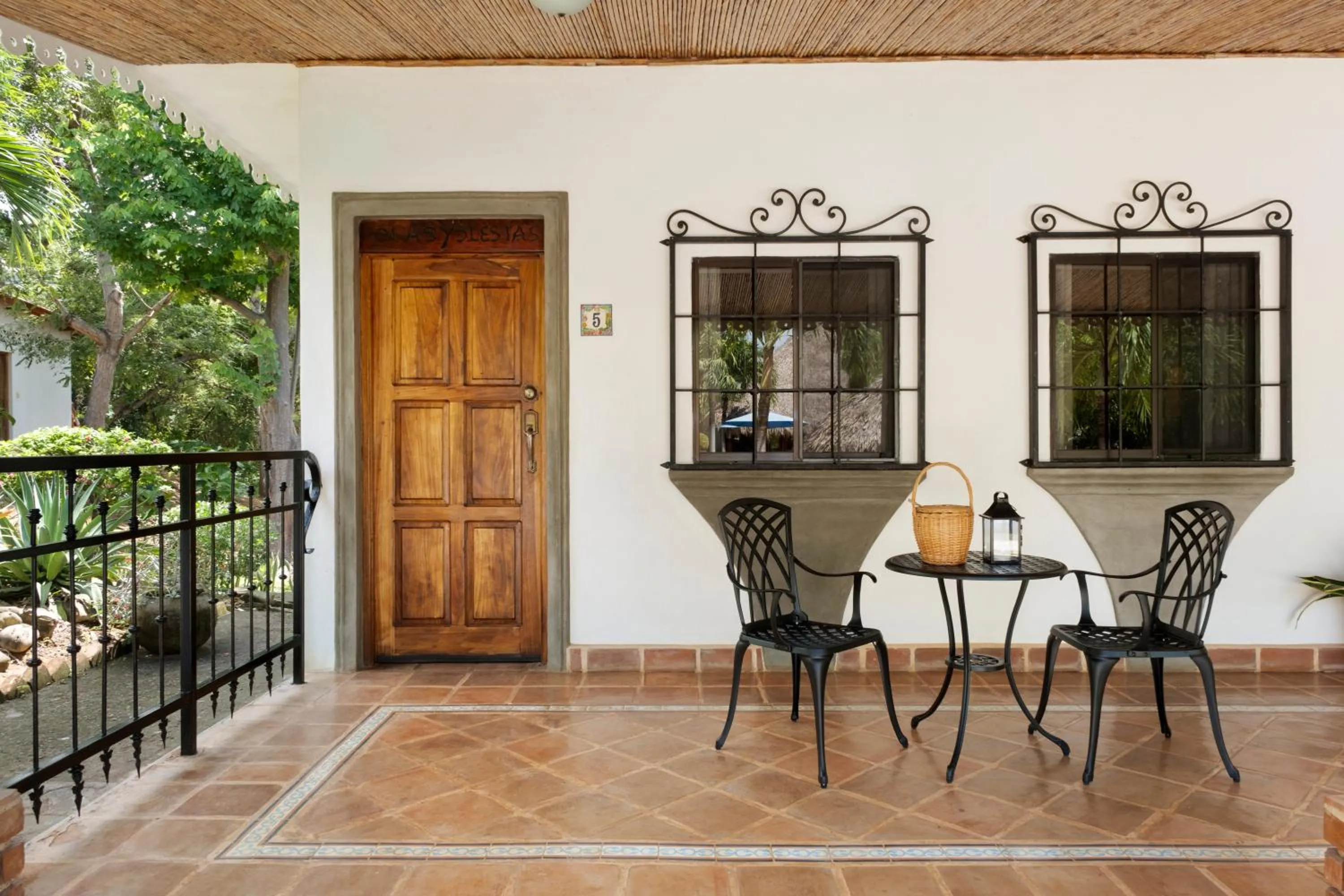 Patio in Nicawaves