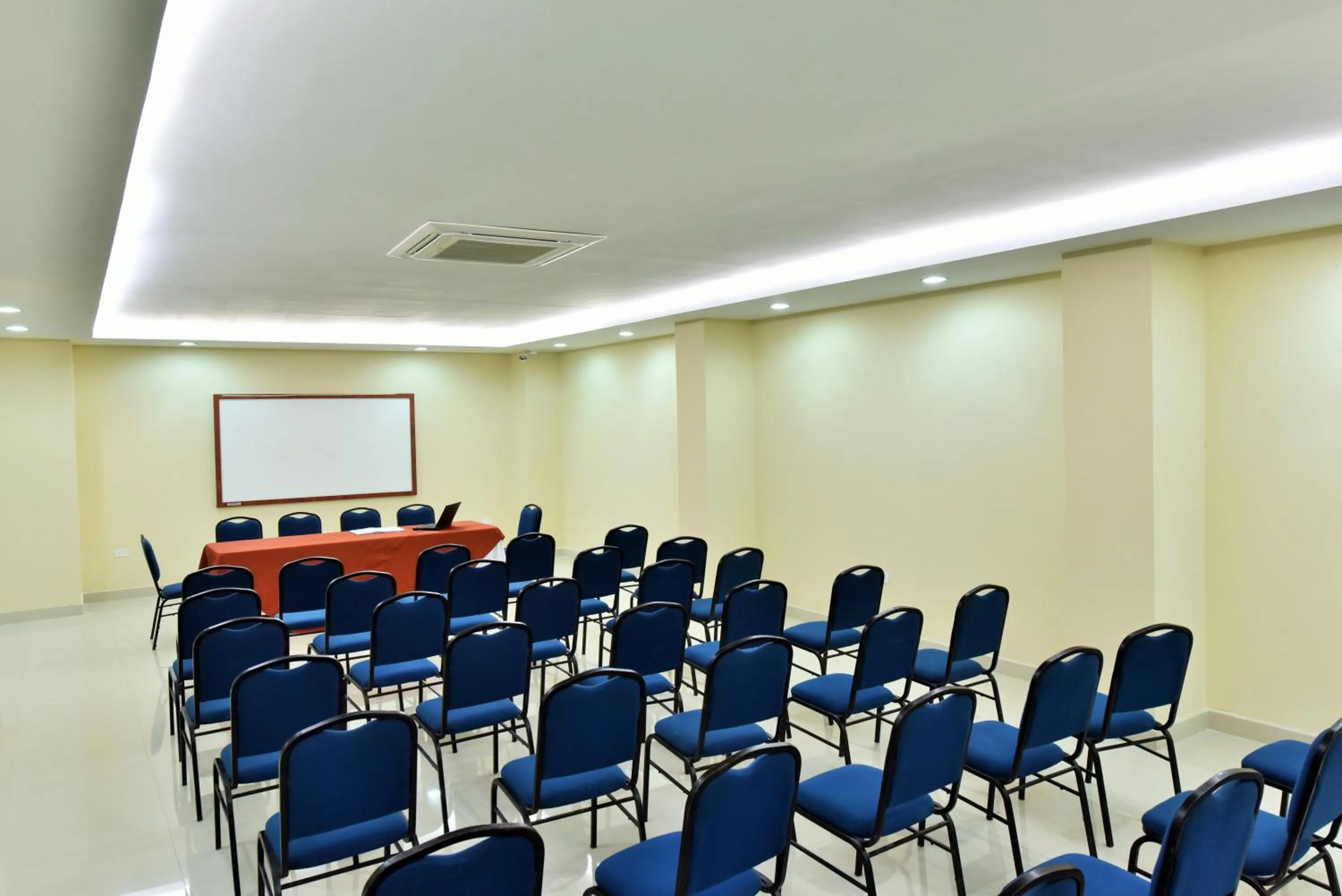 Business facilities in Gran Hotel De Lago - El Coca