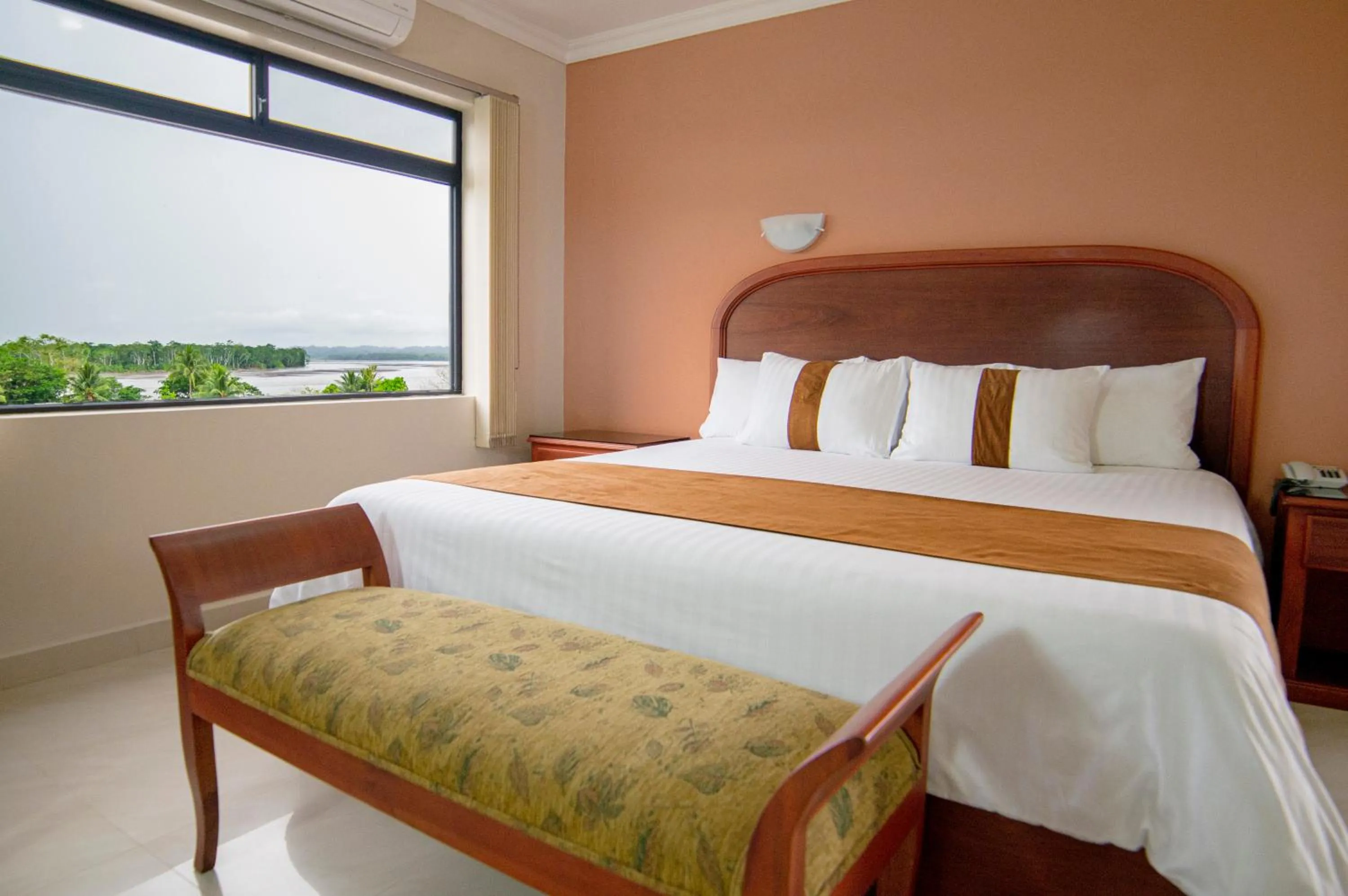 Bedroom, Bed in Gran Hotel De Lago - El Coca