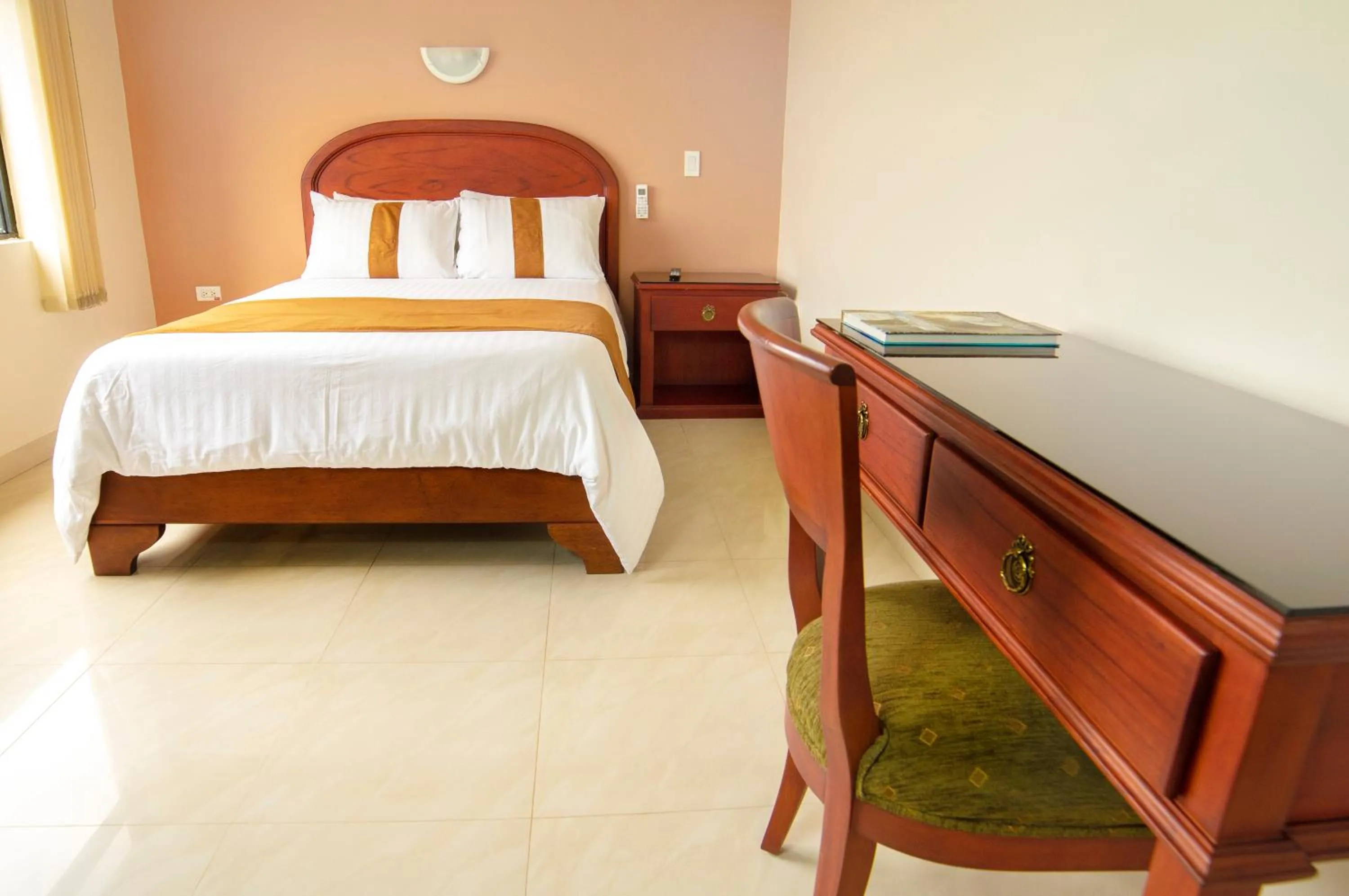 Bedroom, Bed in Gran Hotel De Lago - El Coca