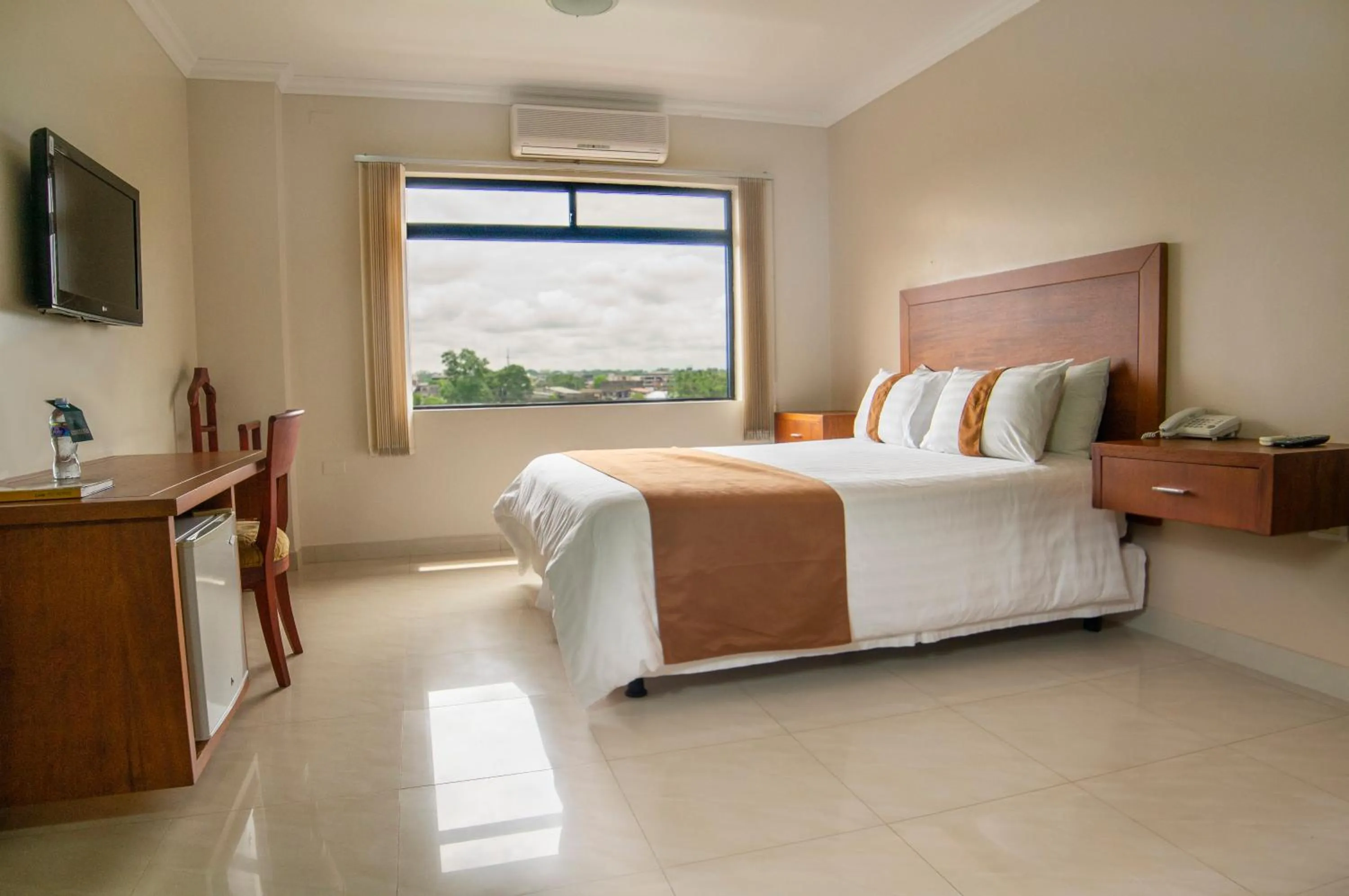 Bedroom, Bed in Gran Hotel De Lago - El Coca