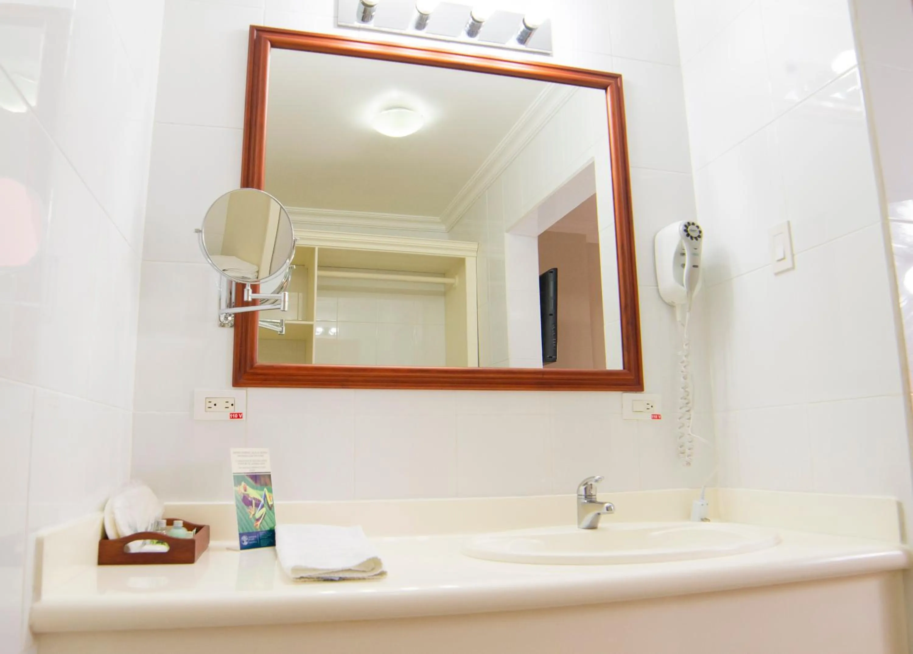 Bathroom in Gran Hotel De Lago - El Coca