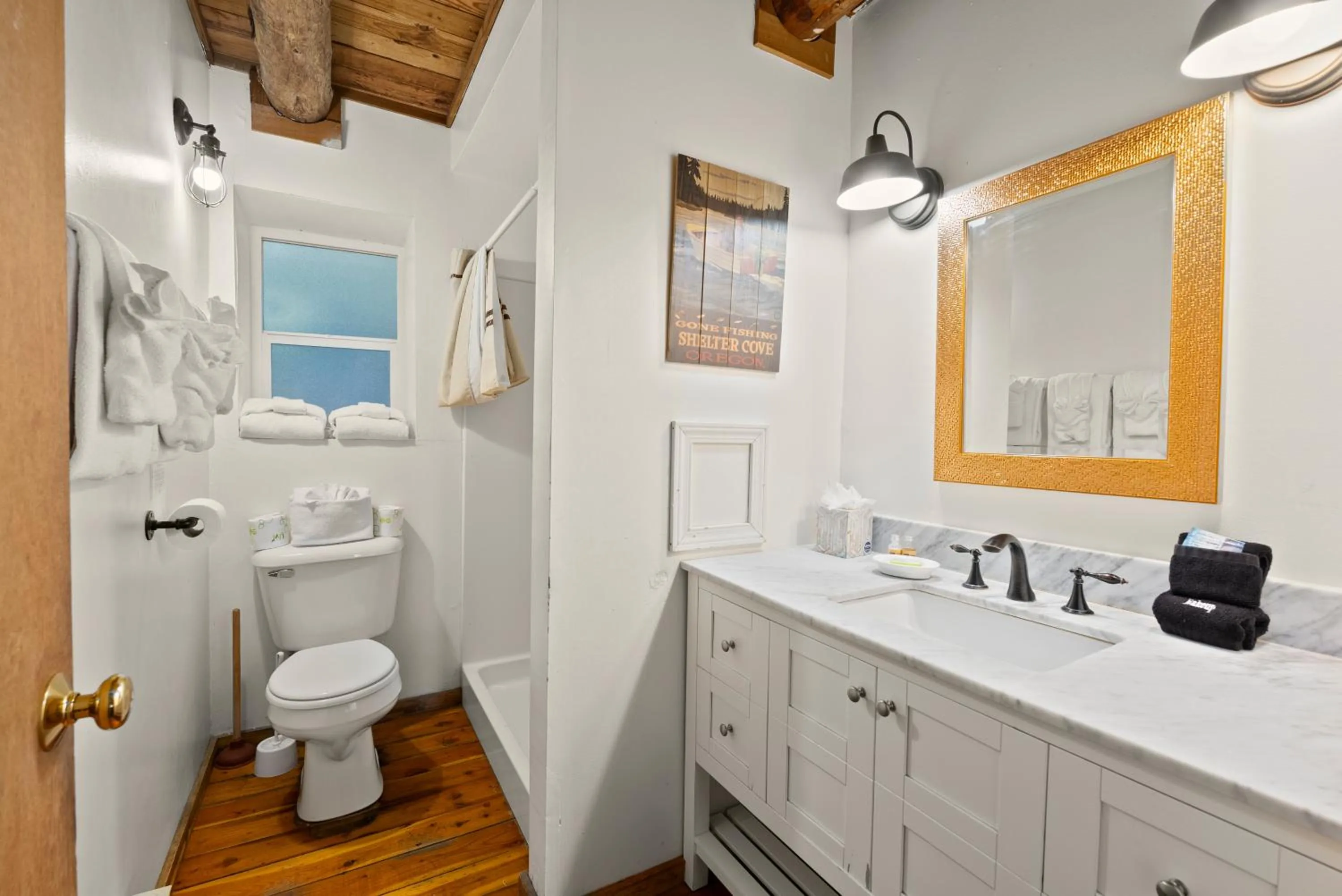 Shower in Shelter Cove Resort & Marina