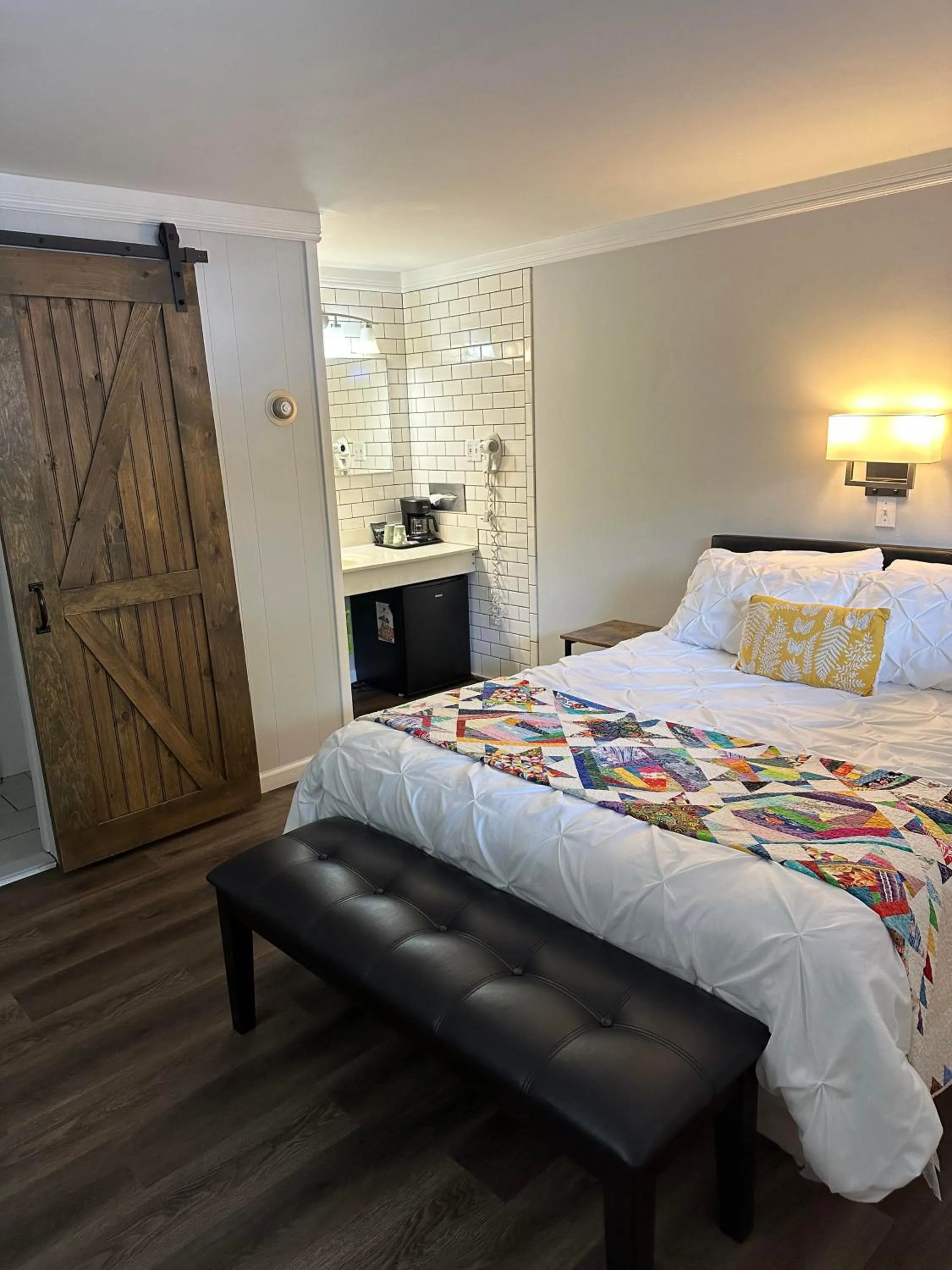 Bed in Lake Harmony Inn