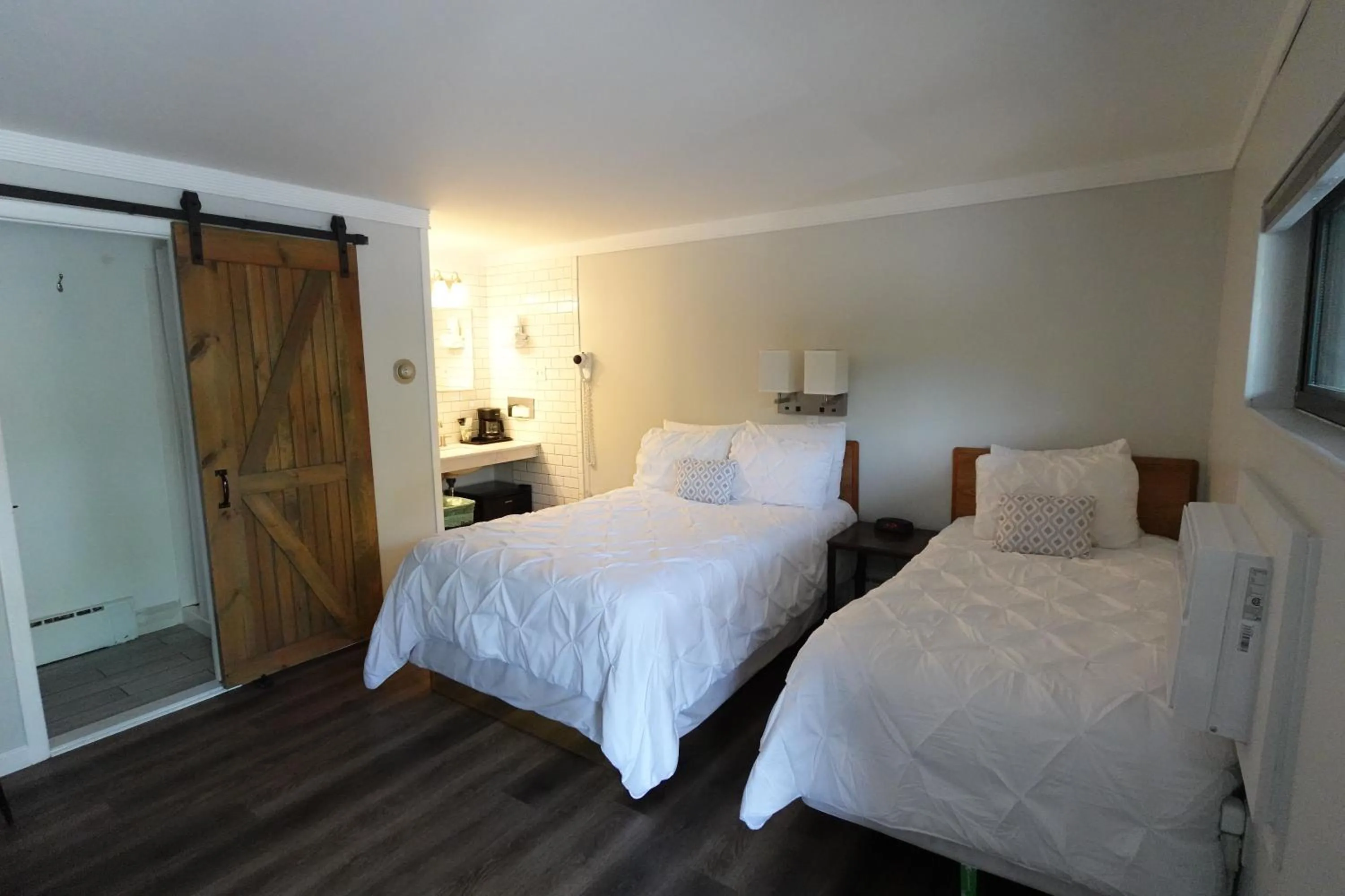Bed in Lake Harmony Inn