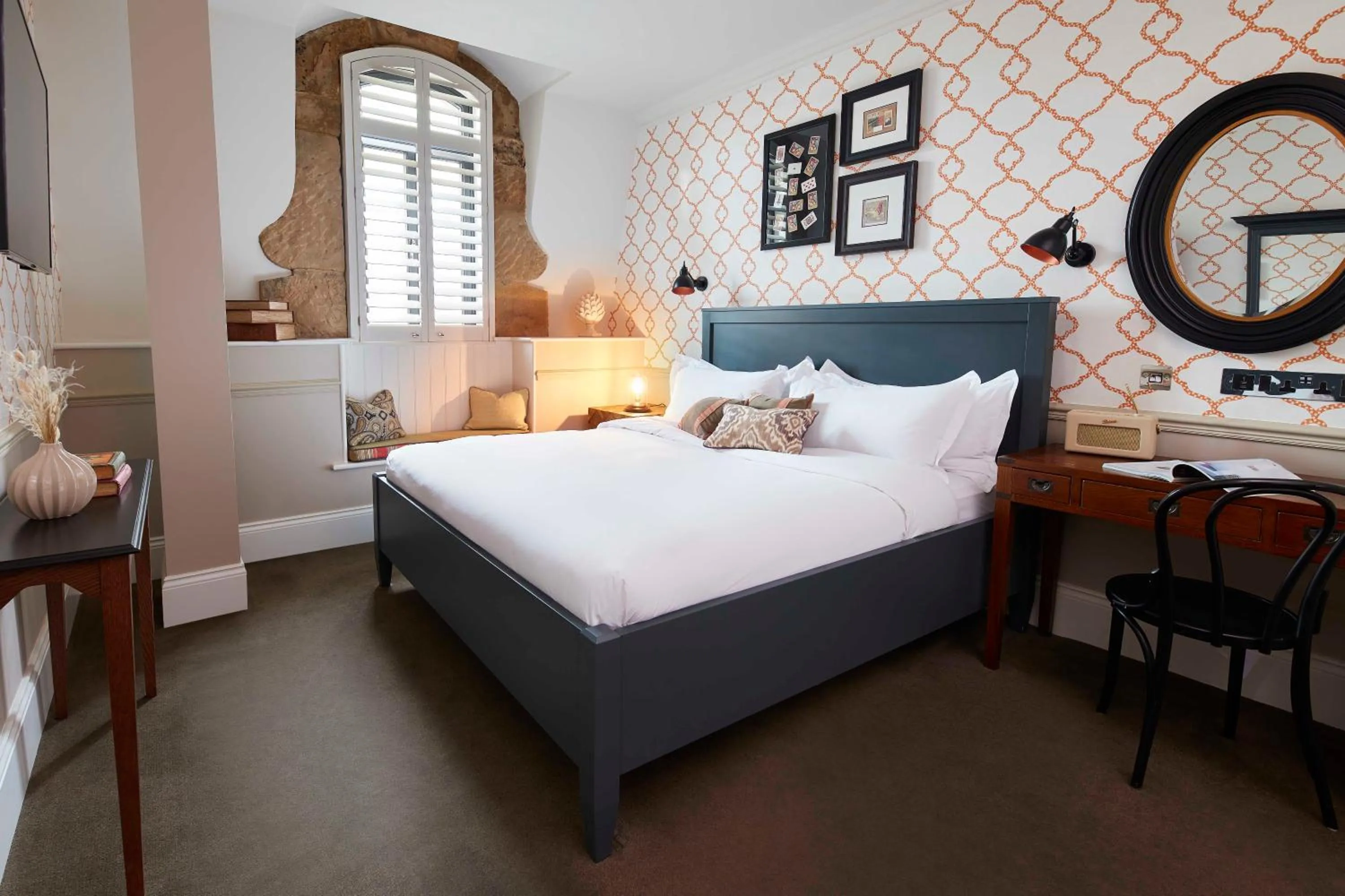 Photo of the whole room, Bed in King Street Townhouse