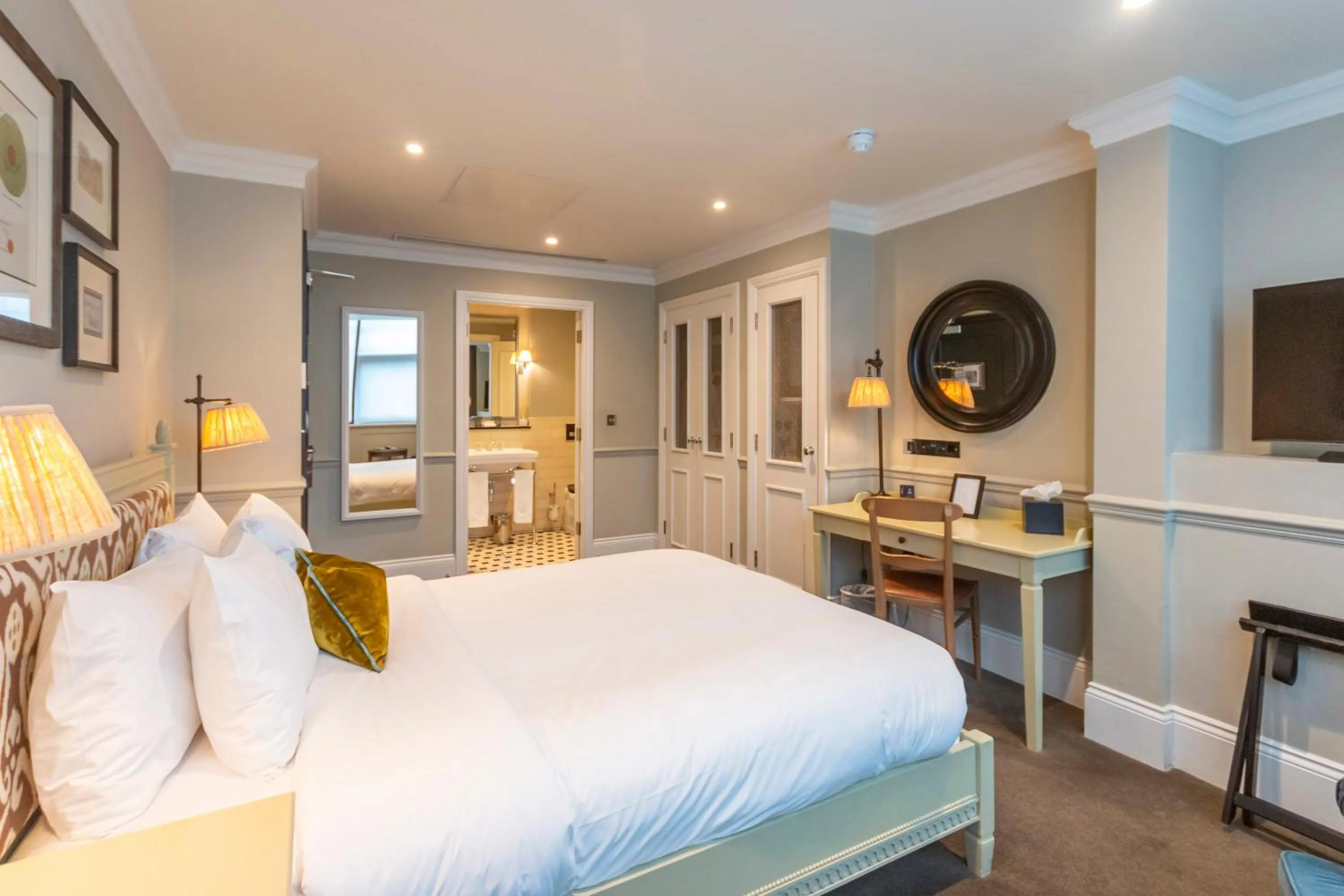 Photo of the whole room, Bed in King Street Townhouse Hotel & Spa