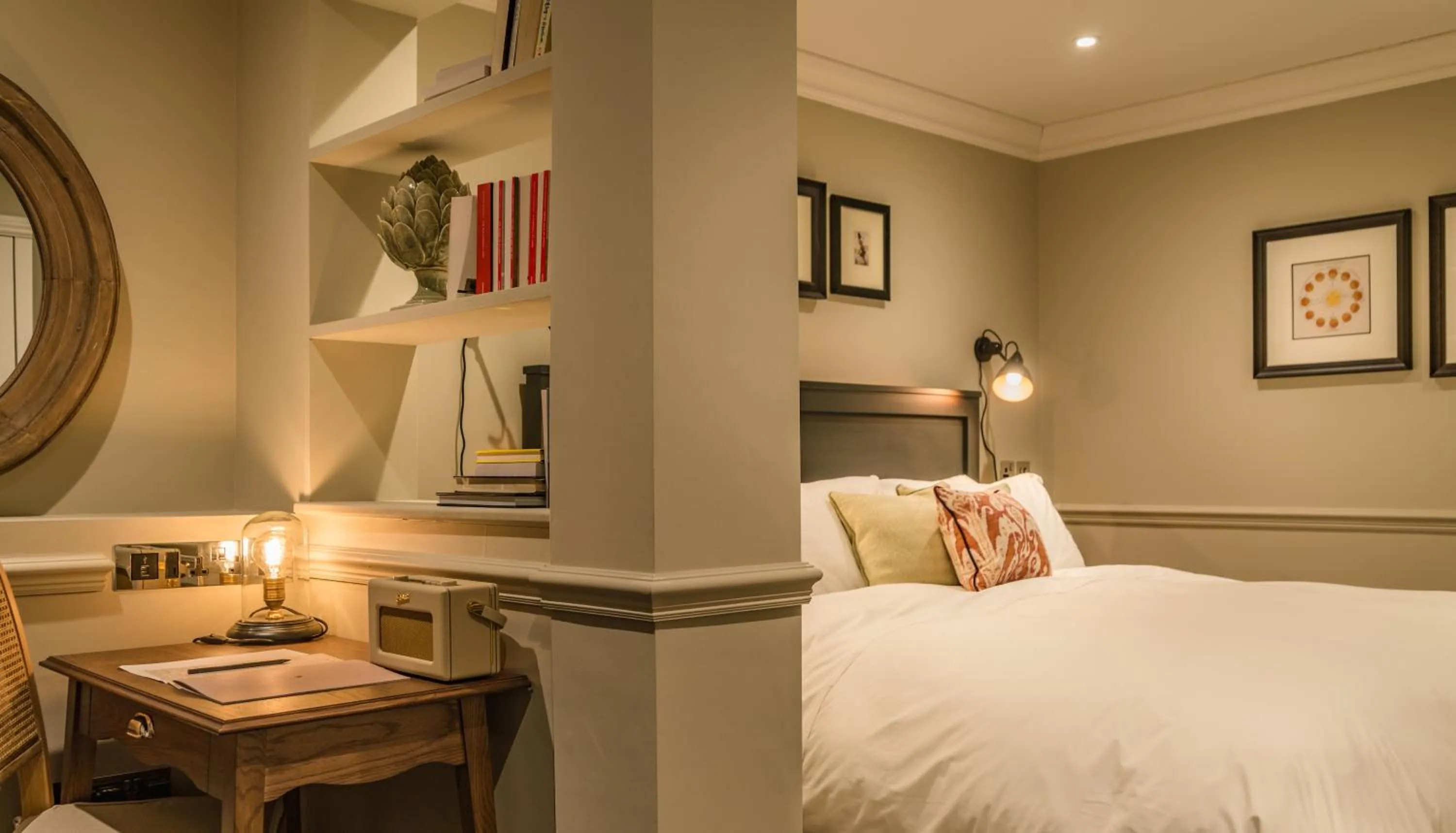 Photo of the whole room, Bed in King Street Townhouse