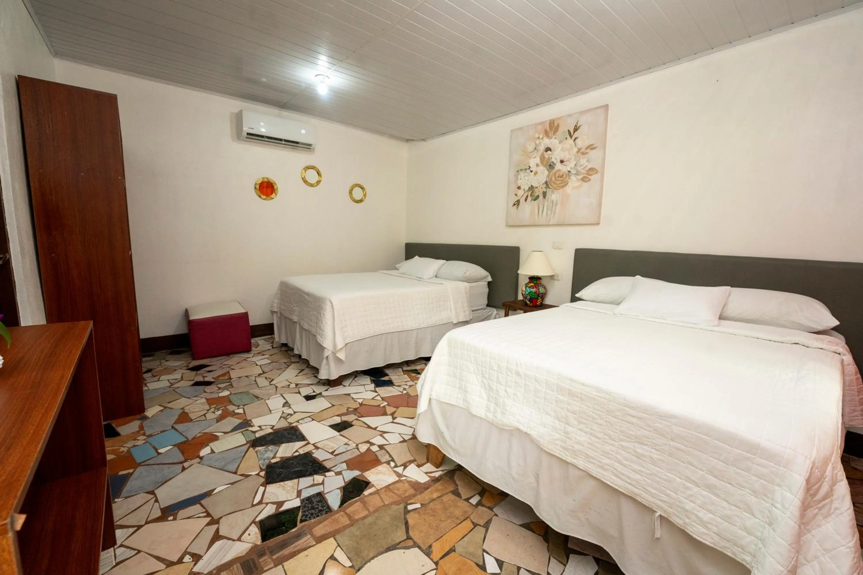 Photo of the whole room, Bed in Hotel Tortuguero Beachfront