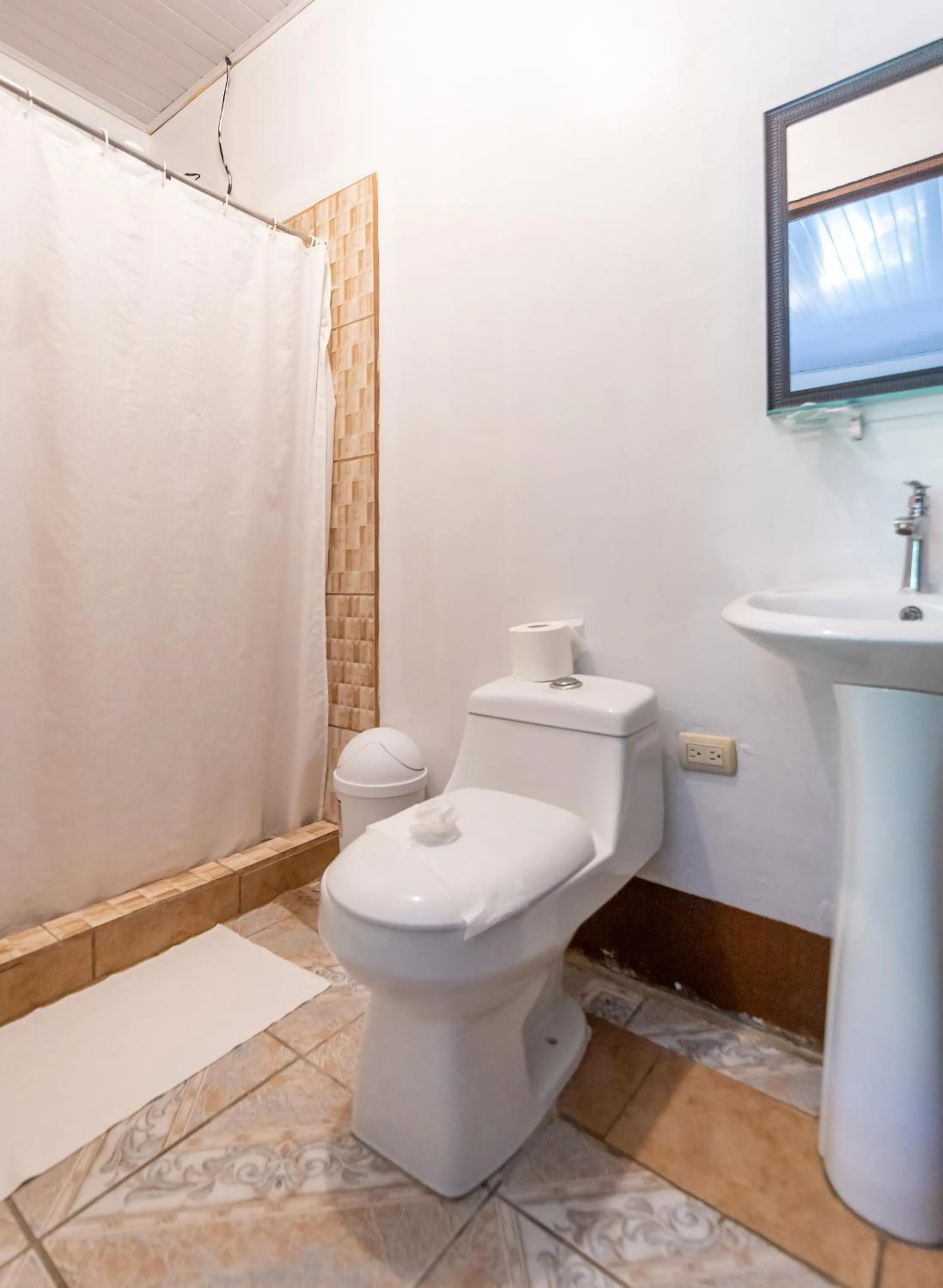 Shower in Hotel Tortuguero Beachfront