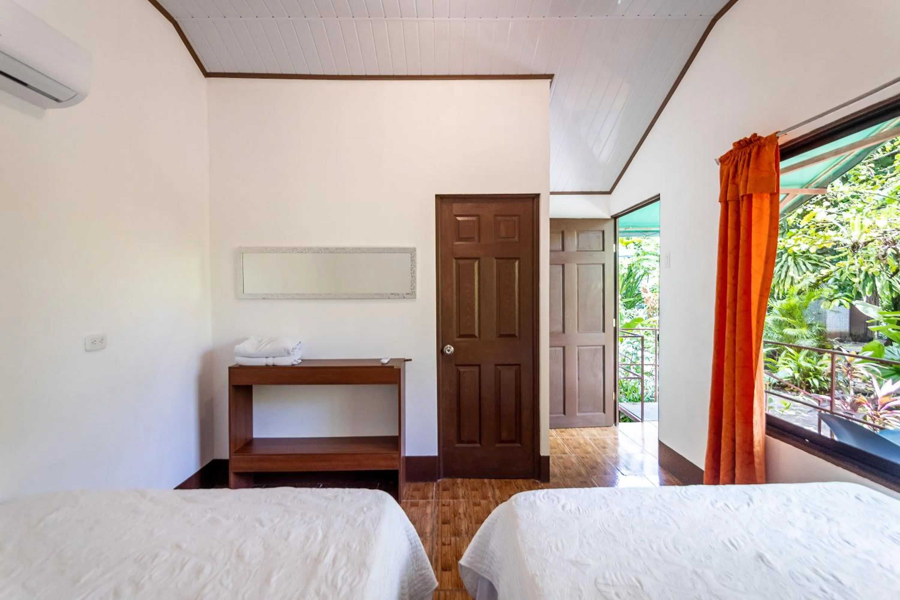 Photo of the whole room, Bed in Hotel Tortuguero Beachfront
