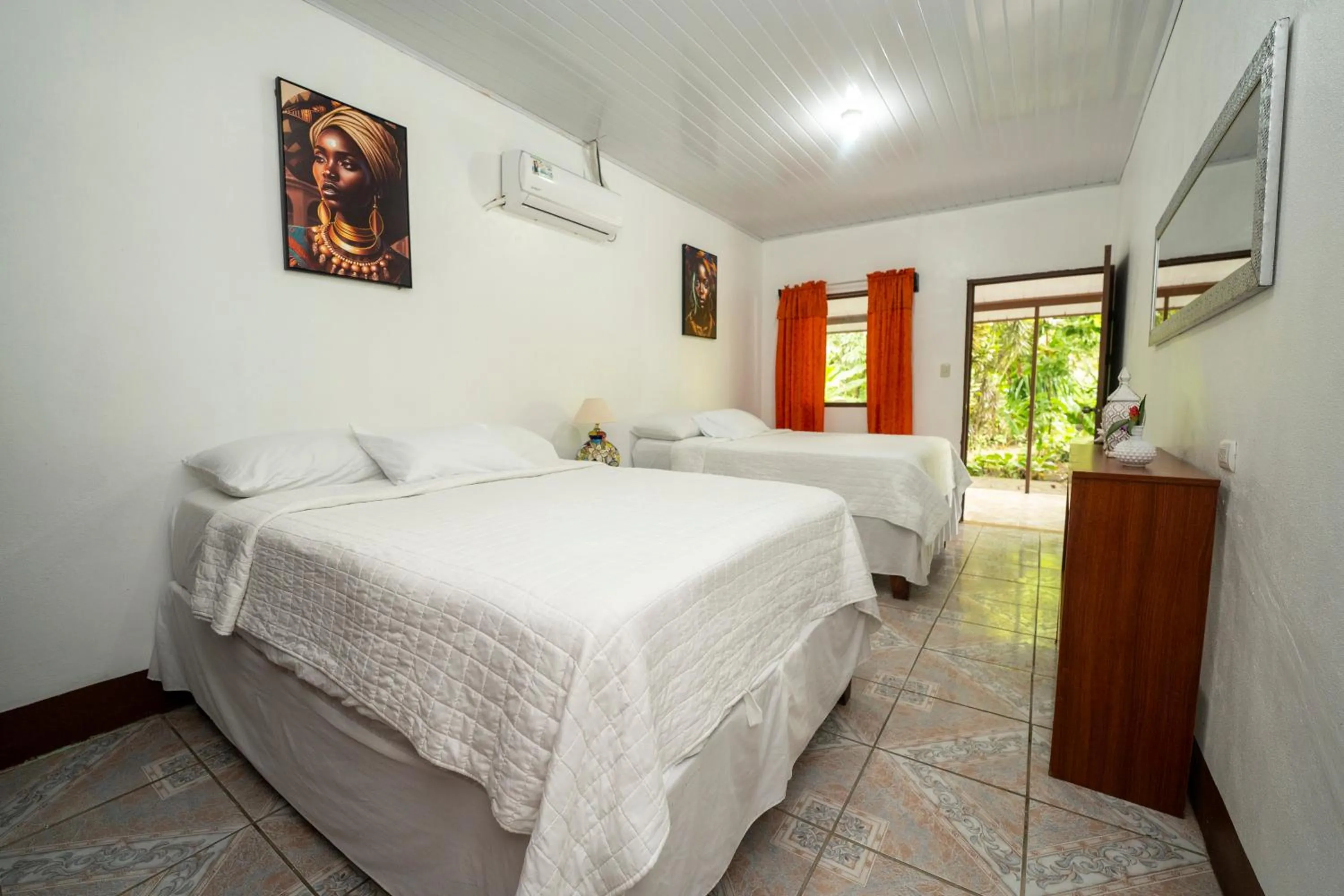 Photo of the whole room, Bed in Hotel Tortuguero Beachfront