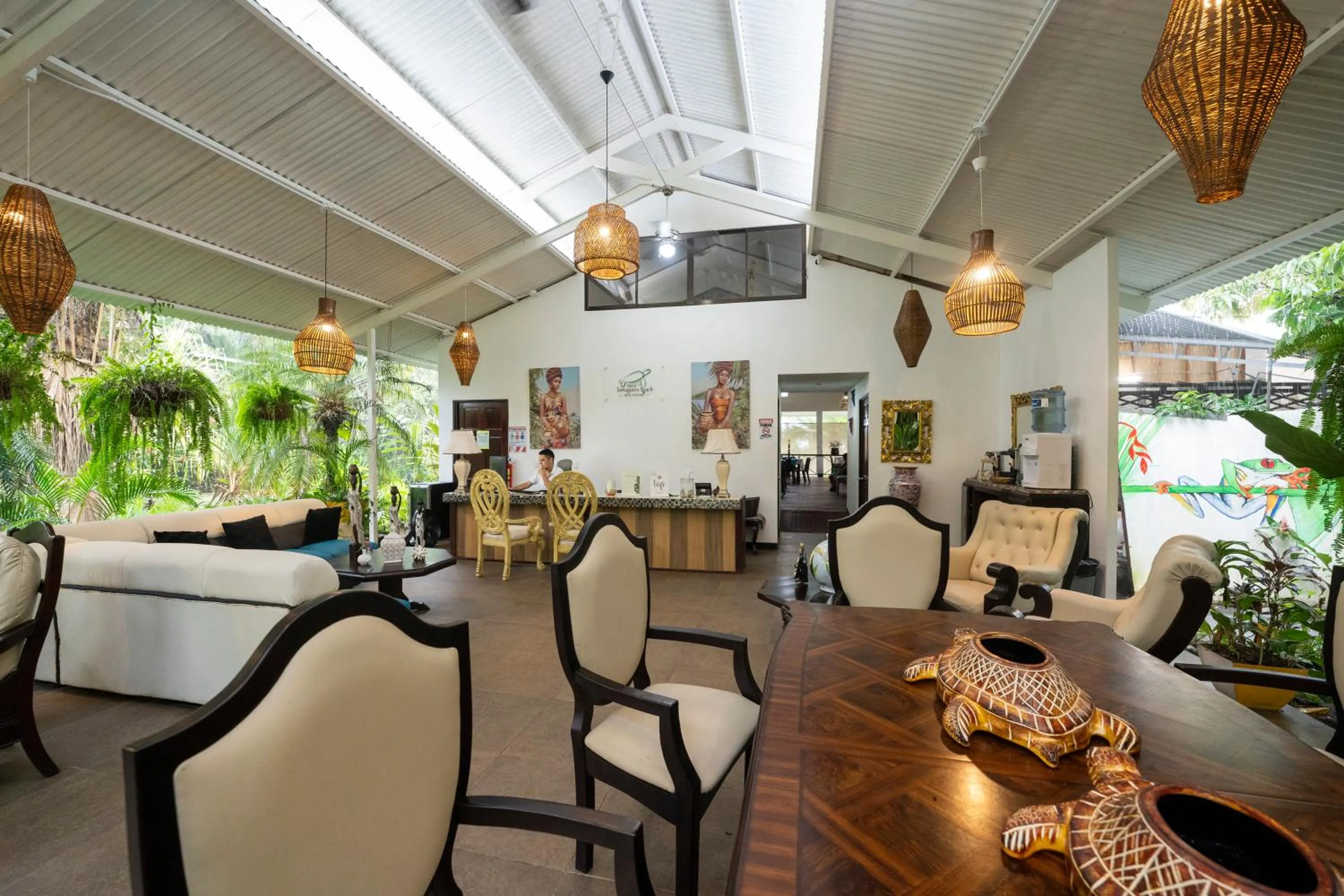 Living room in Hotel Tortuguero Beachfront