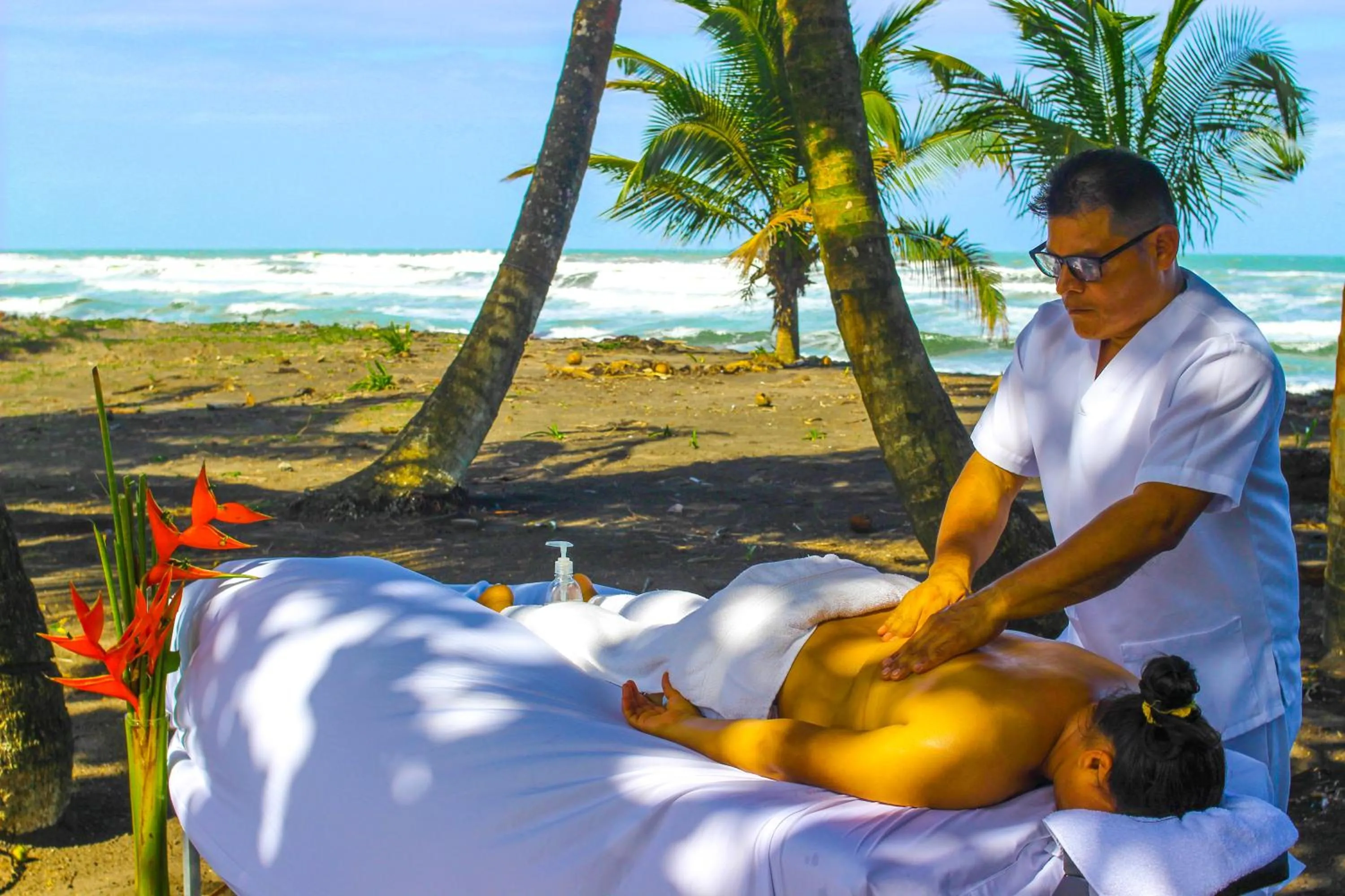Massage in Hotel Tortuguero Beachfront