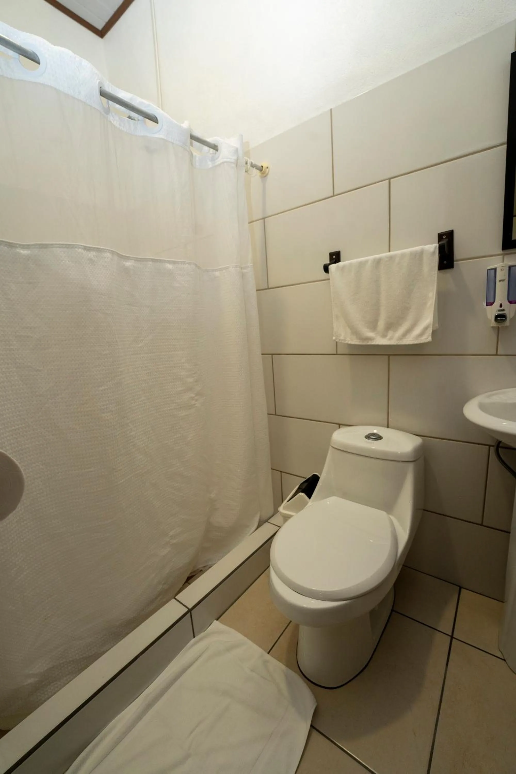 Bathroom in Hotel Tortuguero Beachfront