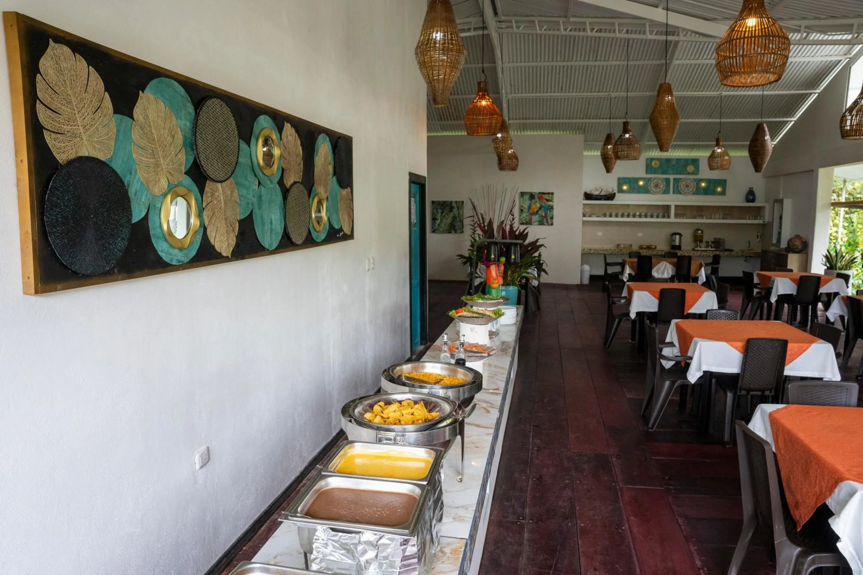 Restaurant/places to eat in Hotel Tortuguero Beachfront