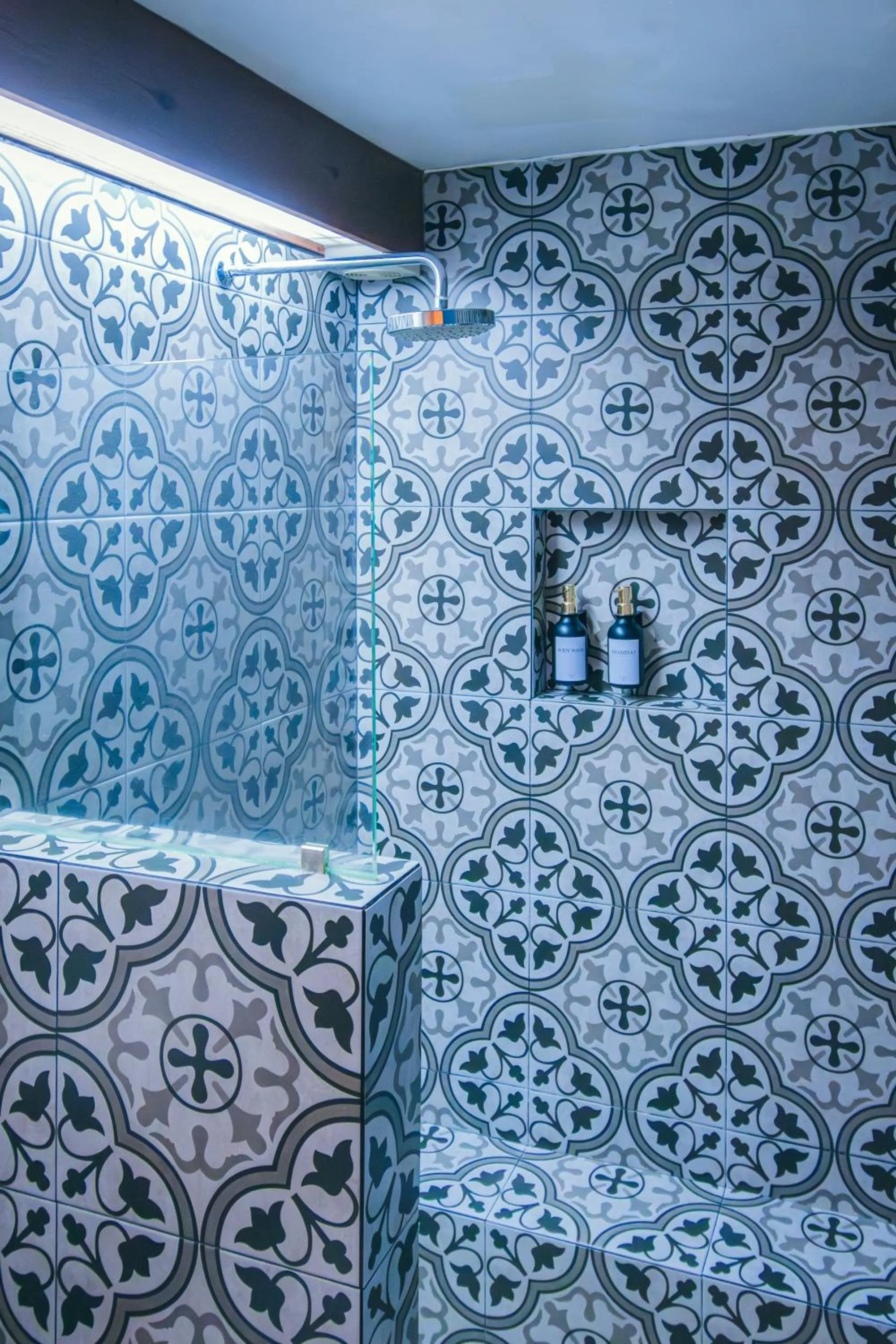 Shower in Hotel Boutique Casa Altamira