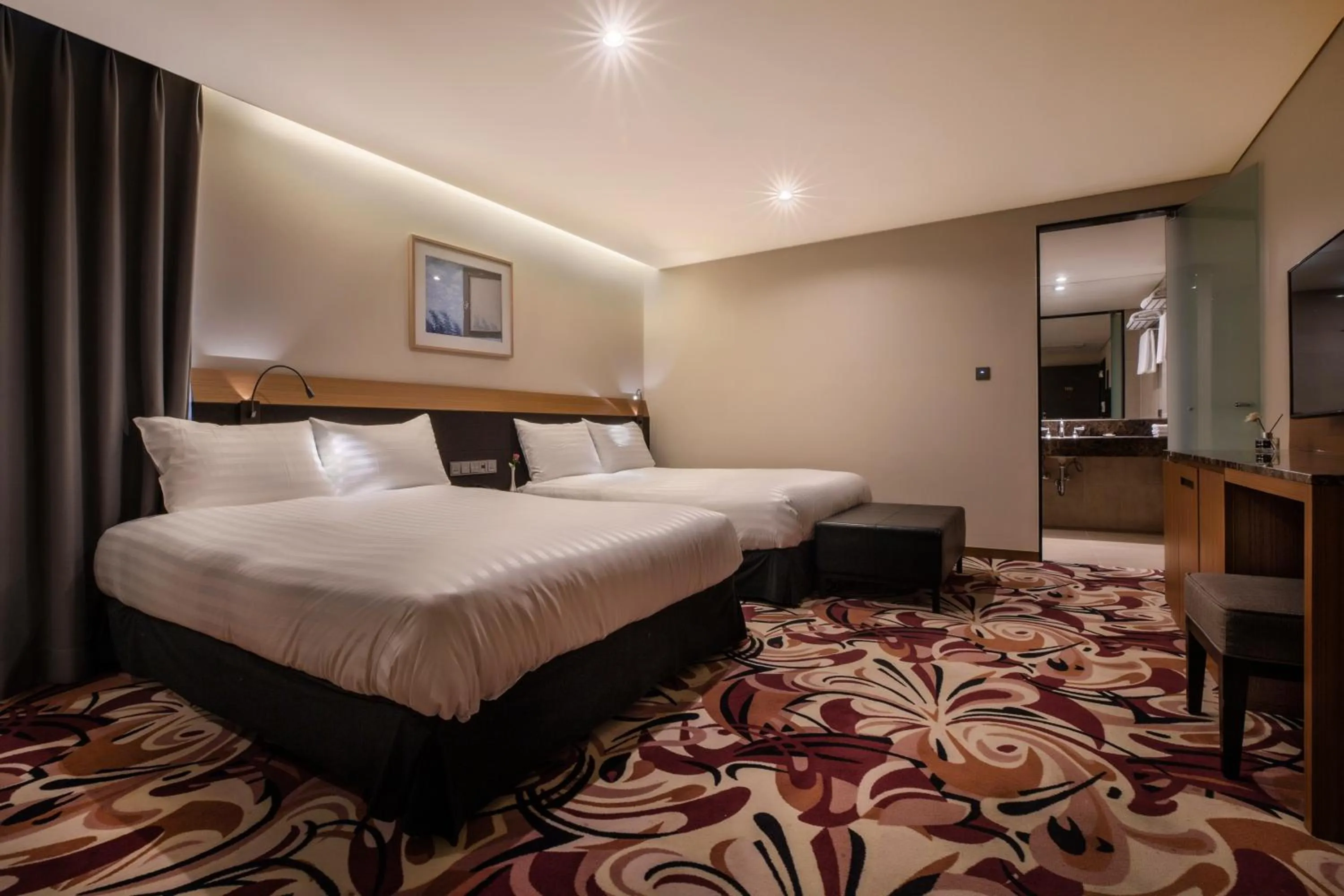 Bed in Shin Shin Hotel Jeju Airport