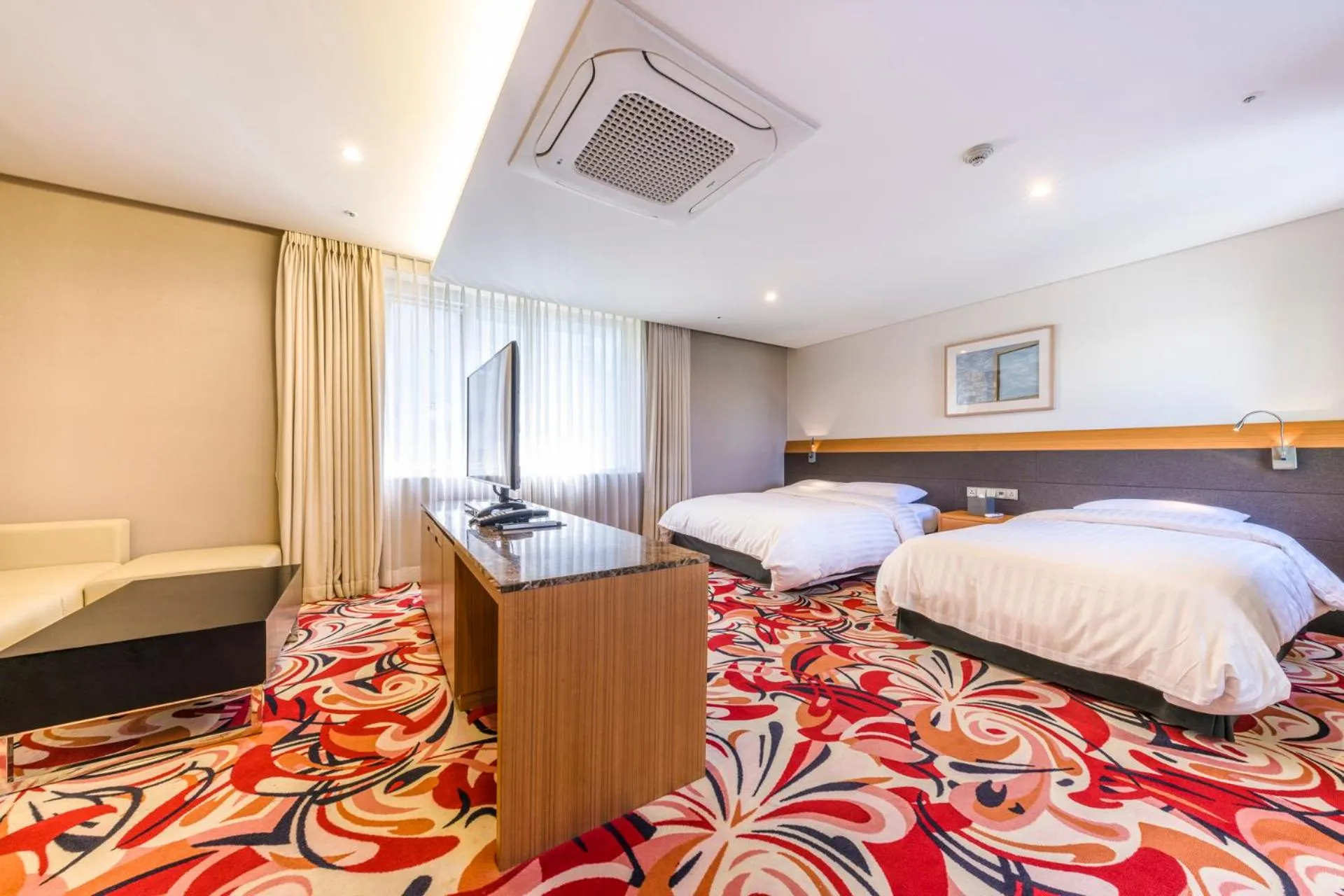 Bed in Shin Shin Hotel Jeju Airport