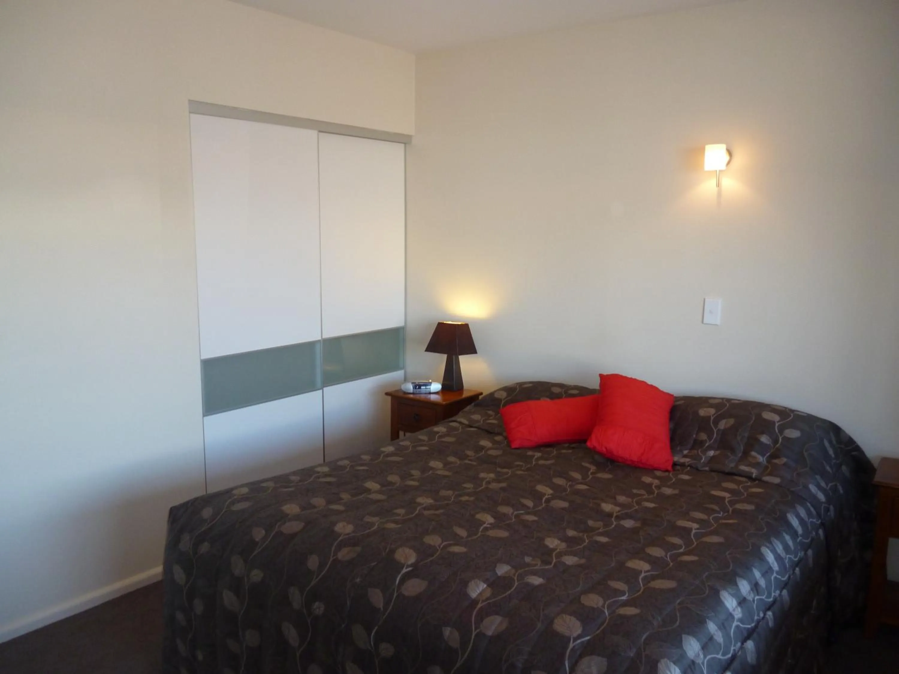 TV and multimedia, Bed in Cashel Court Motel