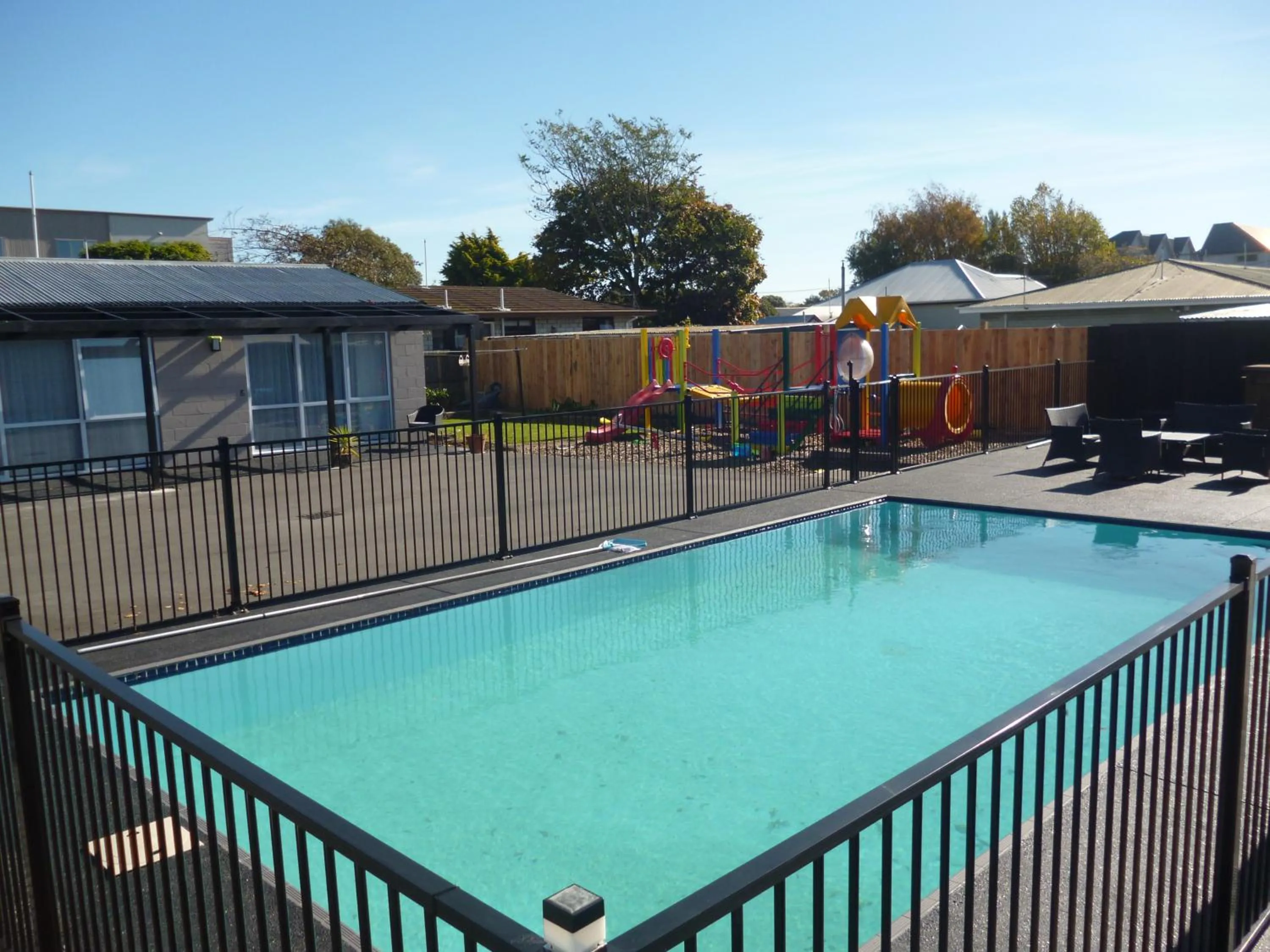 Swimming pool in Cashel Court Motel
