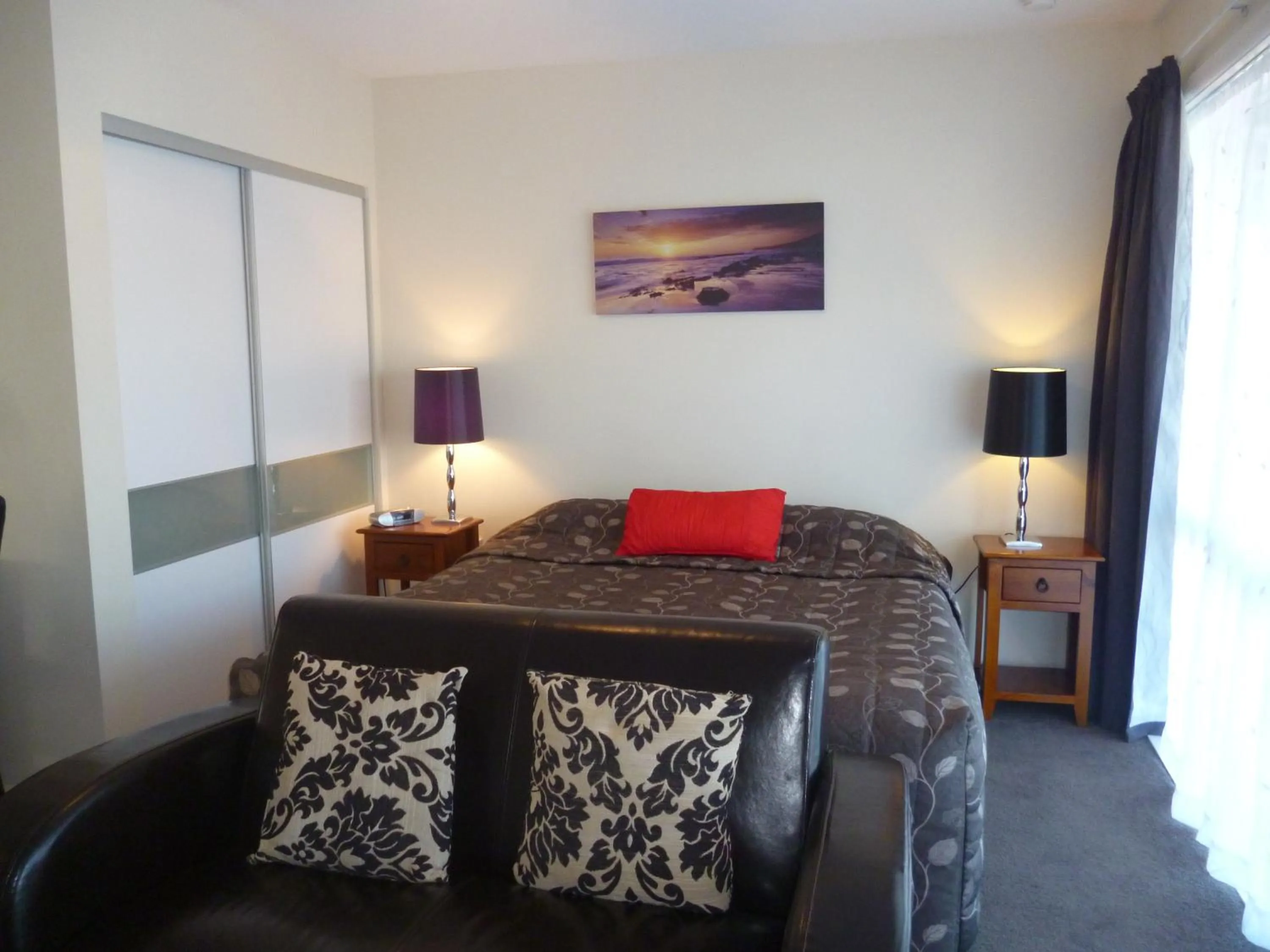 TV and multimedia, Bed in Cashel Court Motel