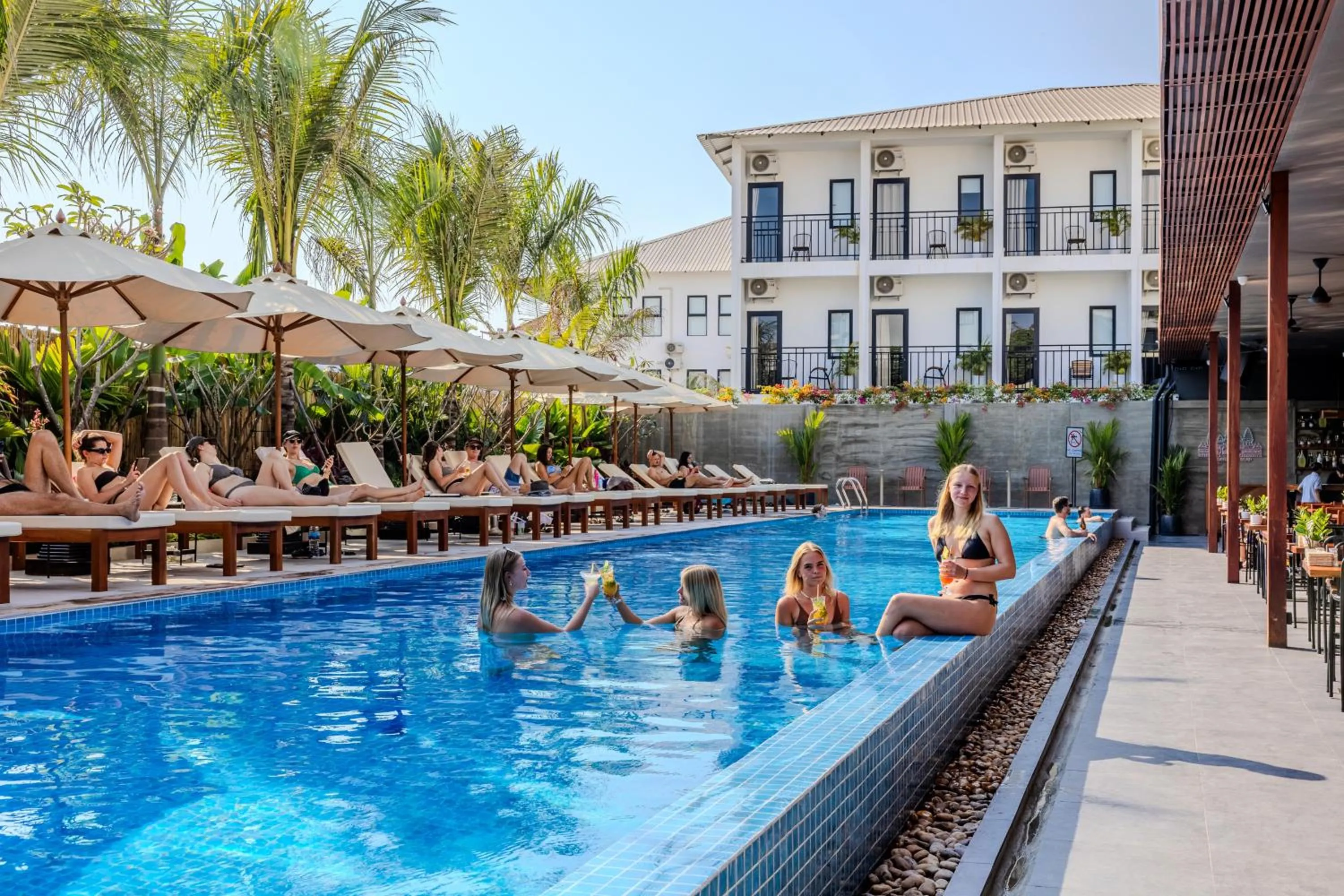 Swimming pool in Onederz Siem Reap