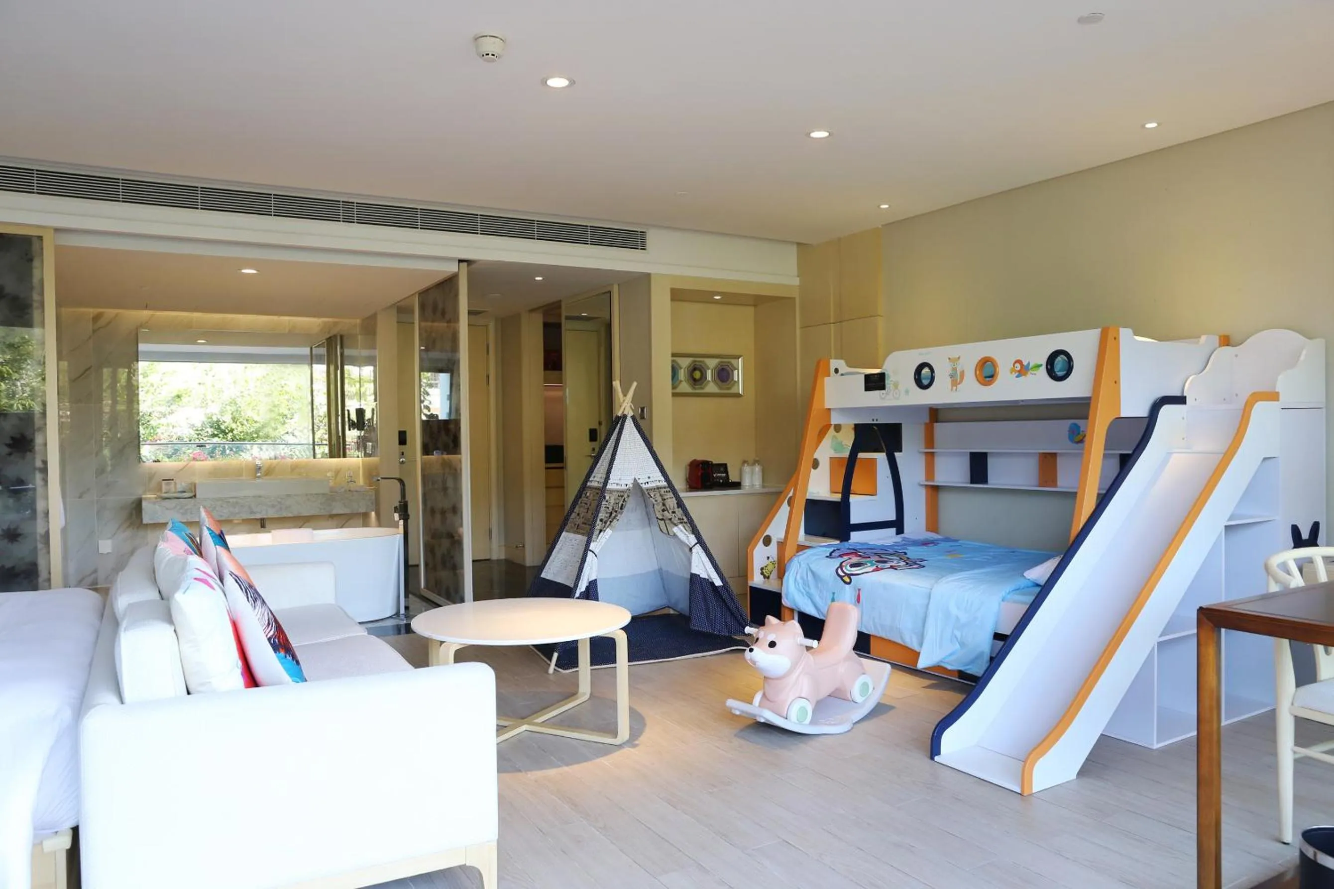 children in Palace Resort Yalong Bay Sanya