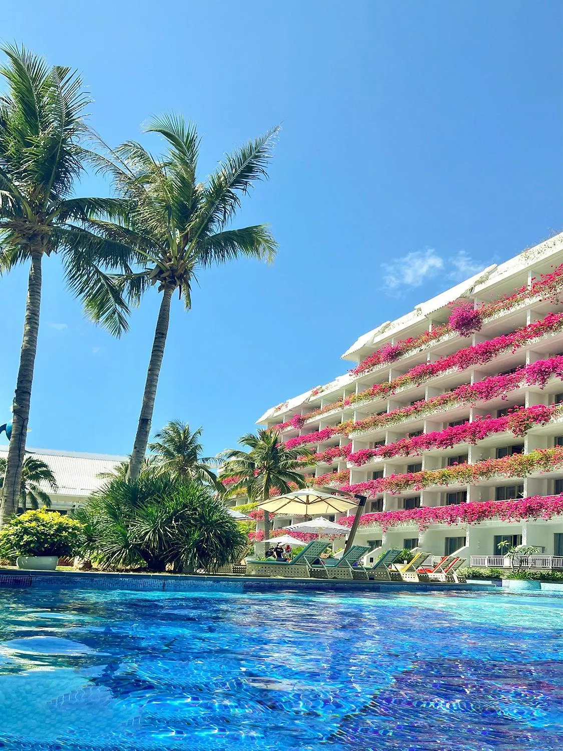 Swimming pool in Palace Resort Yalong Bay Sanya