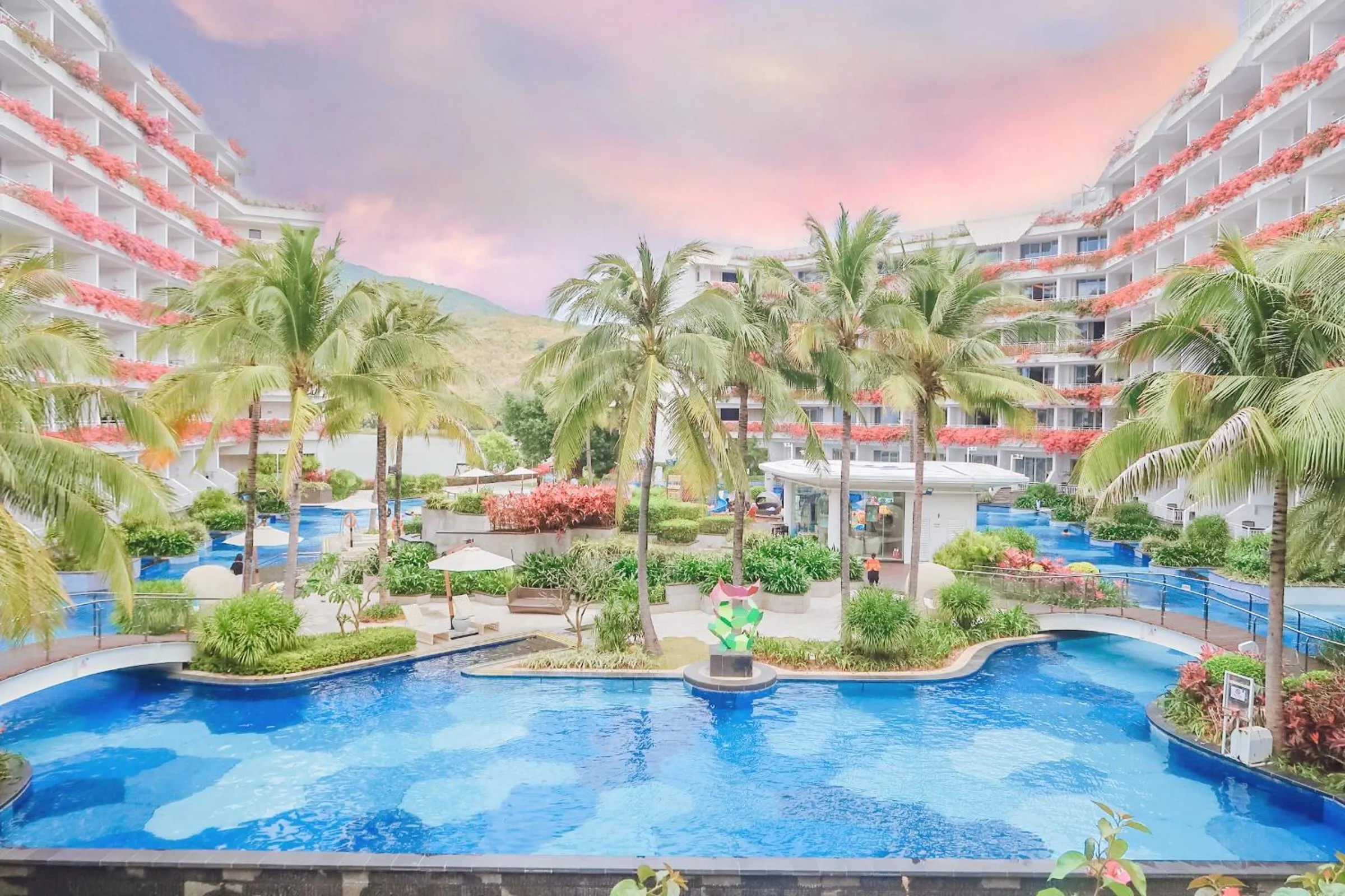 Property building in Palace Resort Yalong Bay Sanya