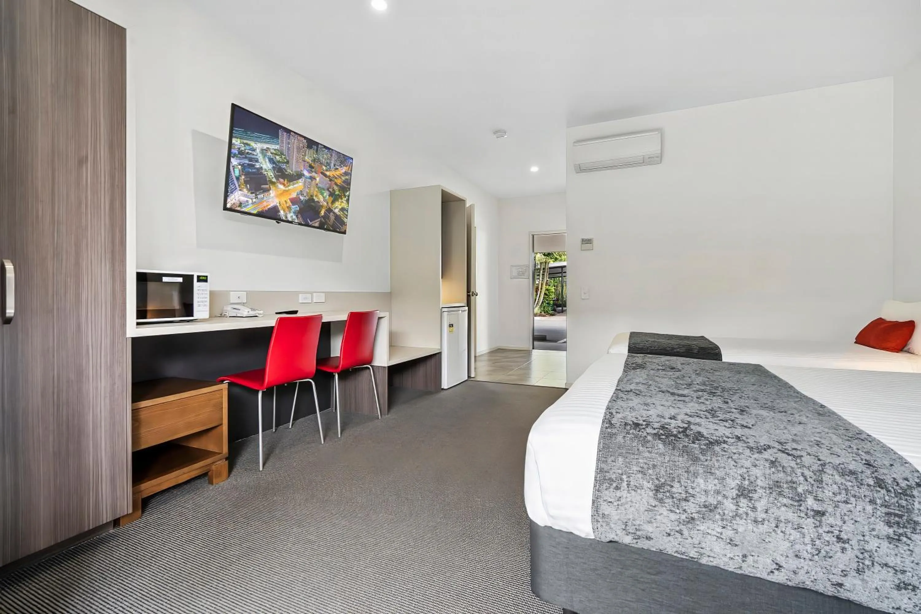 Seating area, Bed in Quality Resort Parkhurst