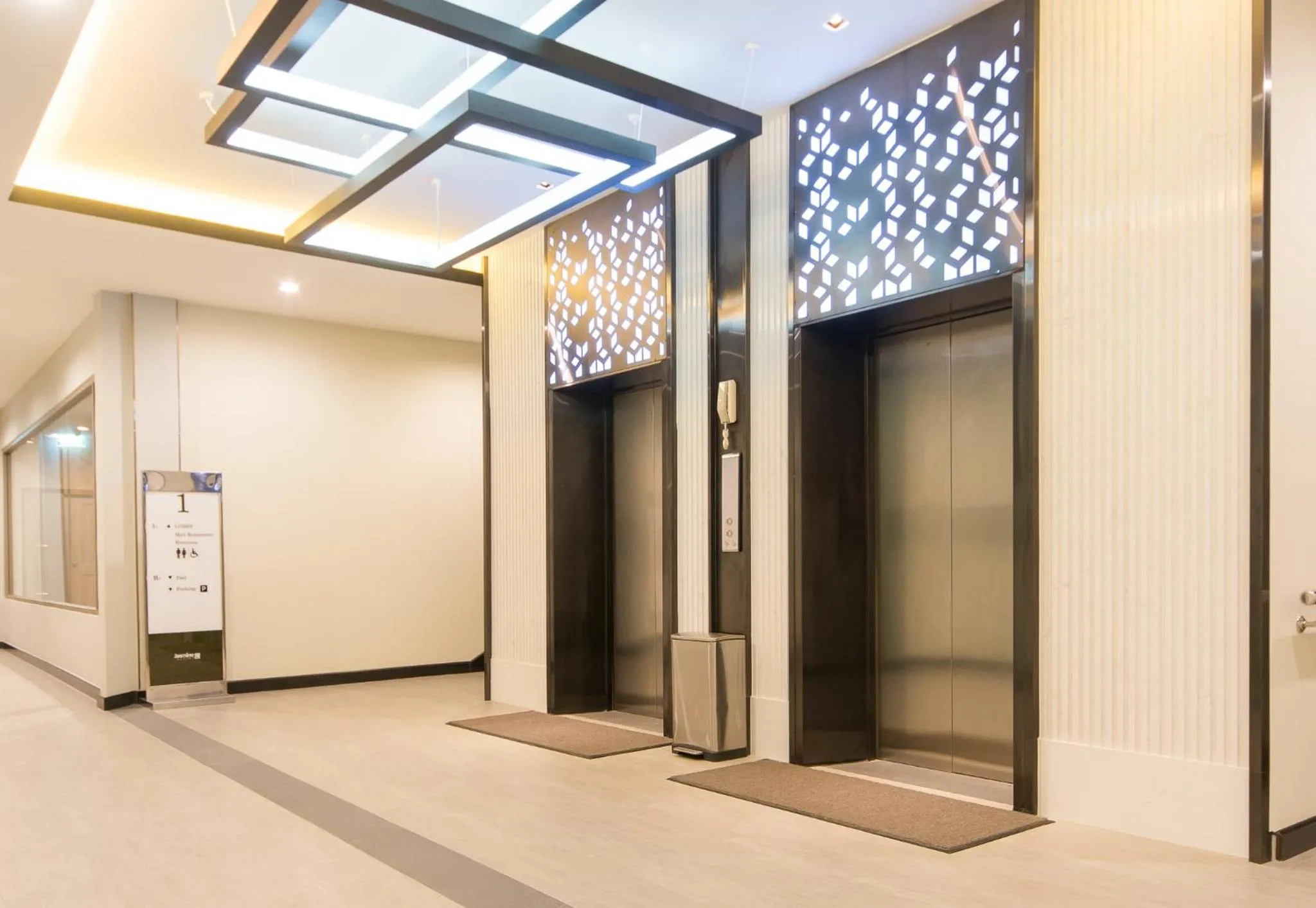 elevator in Jasmine Resort Sriracha