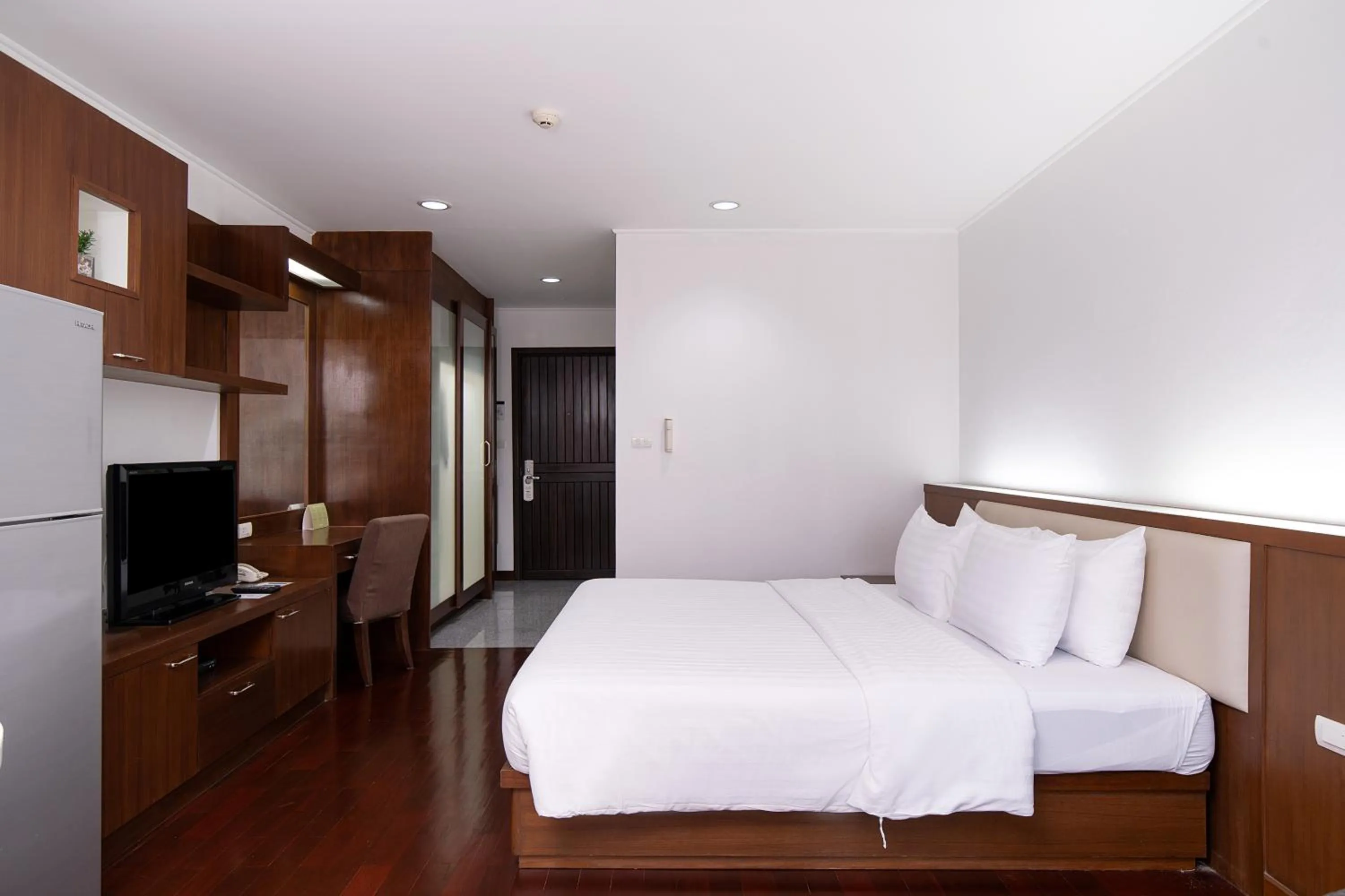 Bed in Jasmine Resort Sriracha