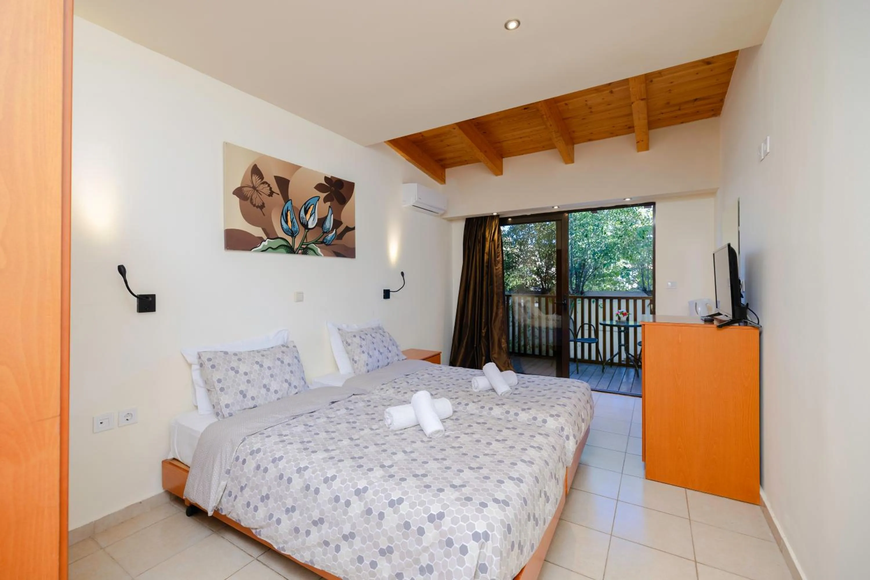 Bed in Heleni Beach Hotel