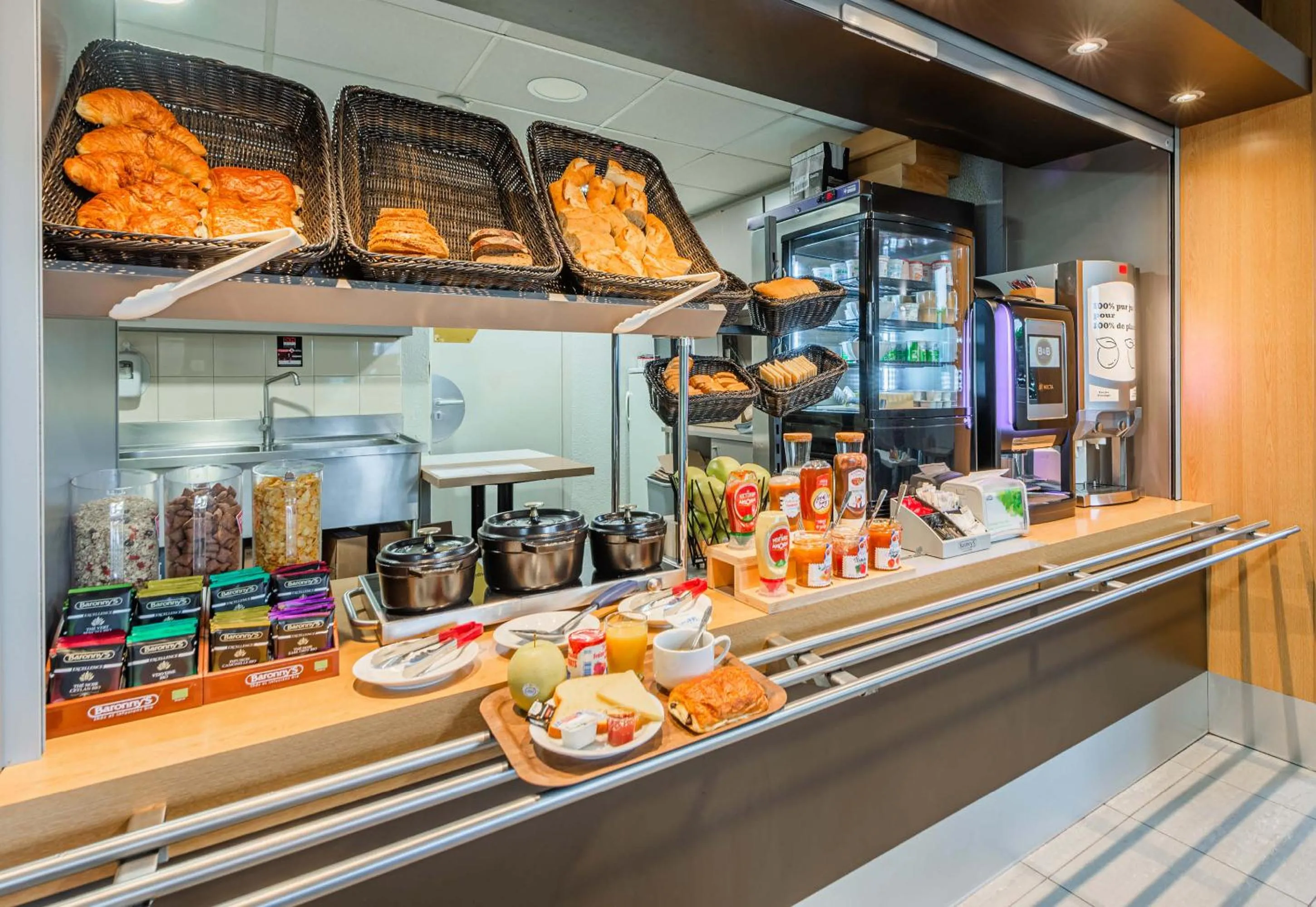 Buffet breakfast in B&B HOTEL Colmar Vignobles Ouest