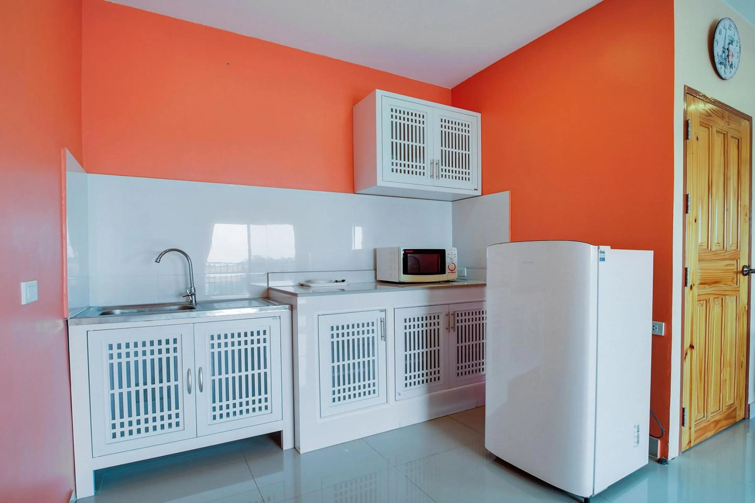 Kitchen or kitchenette in Patumnak Beach Guesthouse