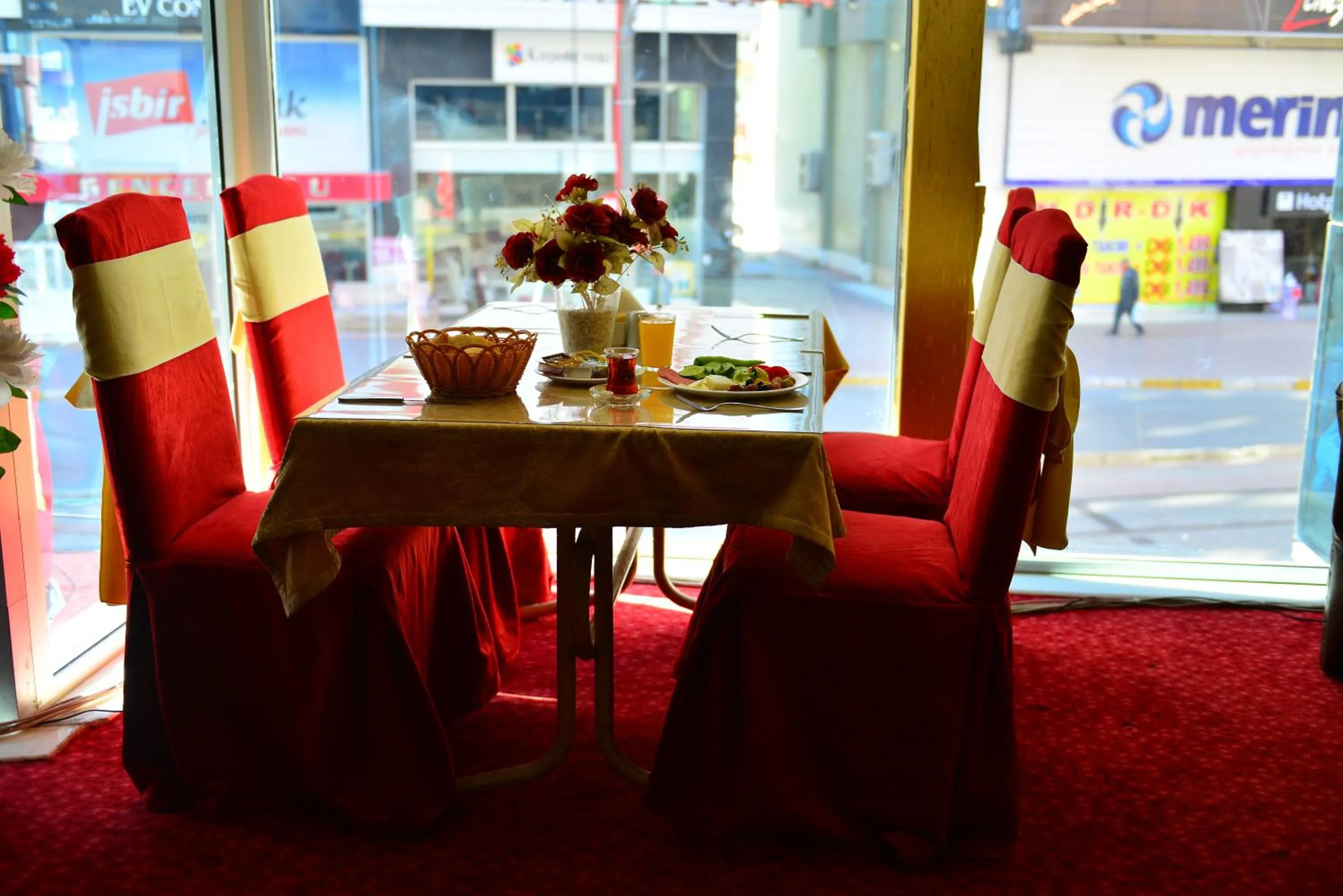 Restaurant/places to eat in Kivrak Hotel