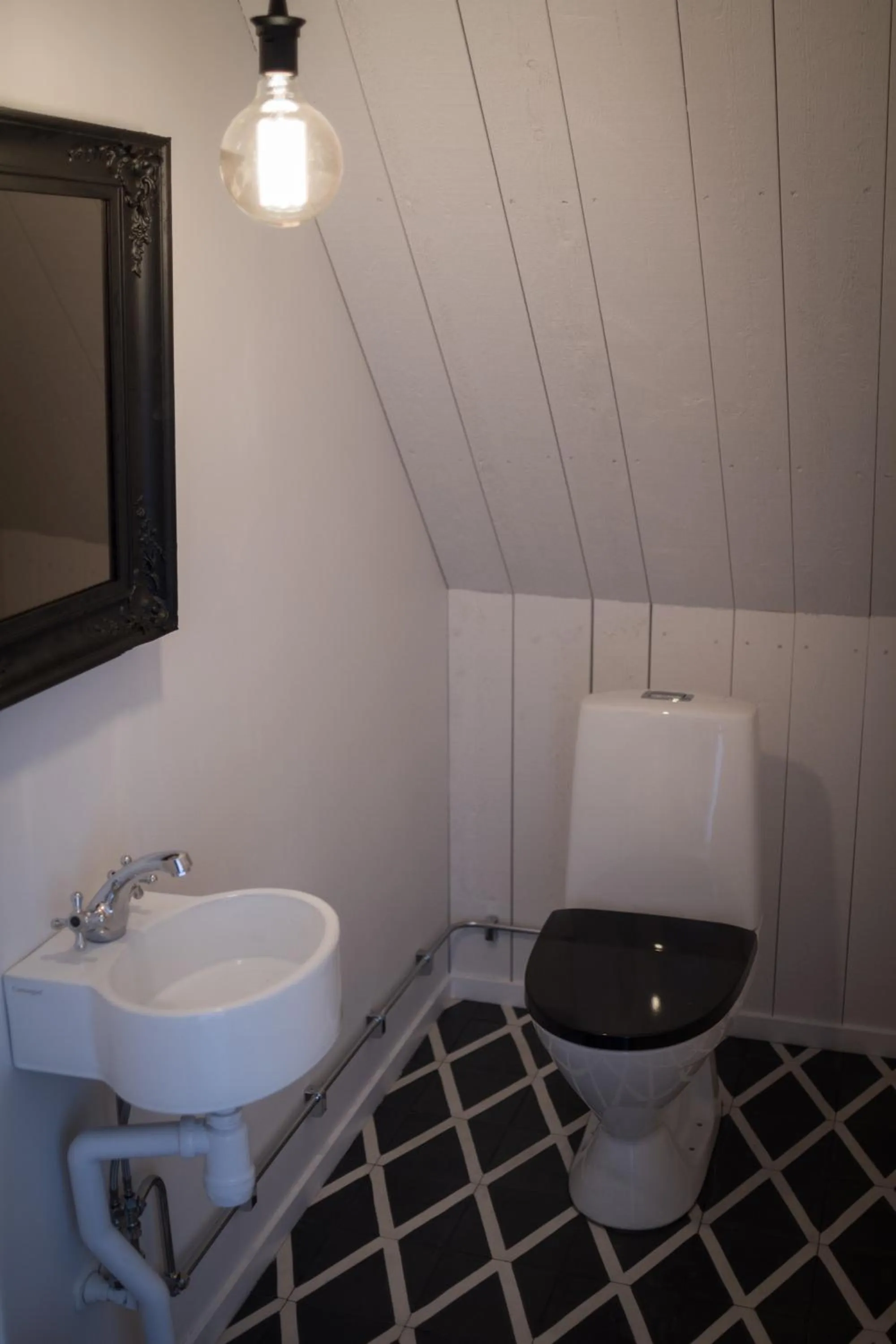 Toilet in Fröken Hjorts Bed and Breakfast