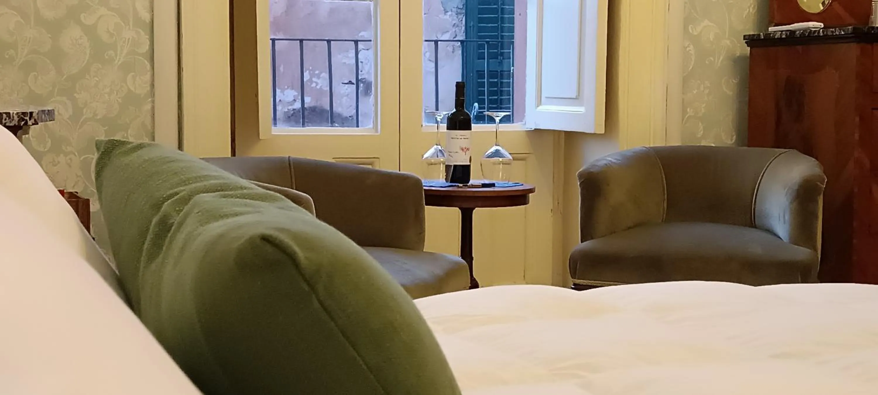 Seating area, Bed in Residenza Donnafugata B&B