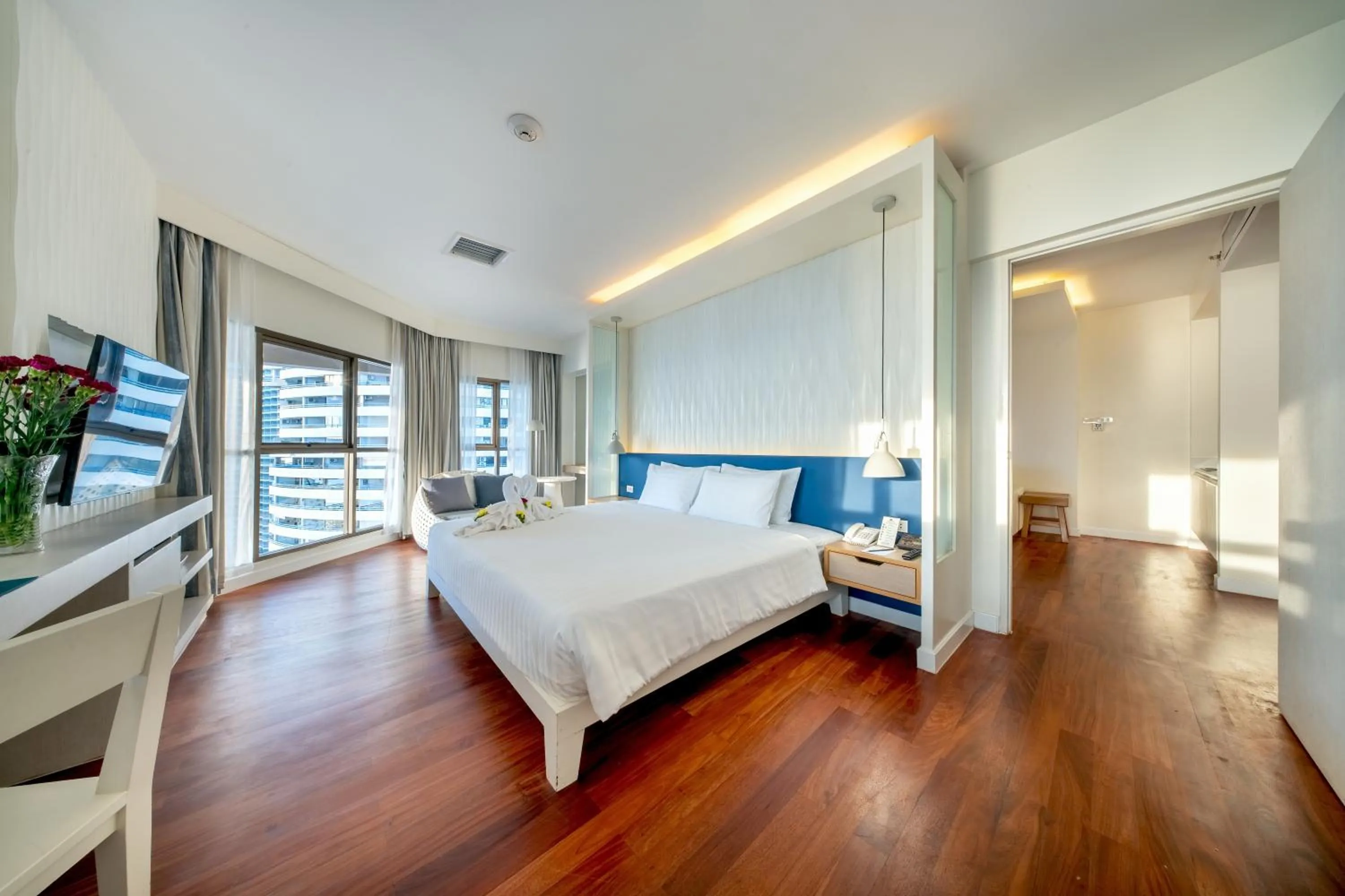 Bed in Jomtien Palm Beach Hotel and Resort