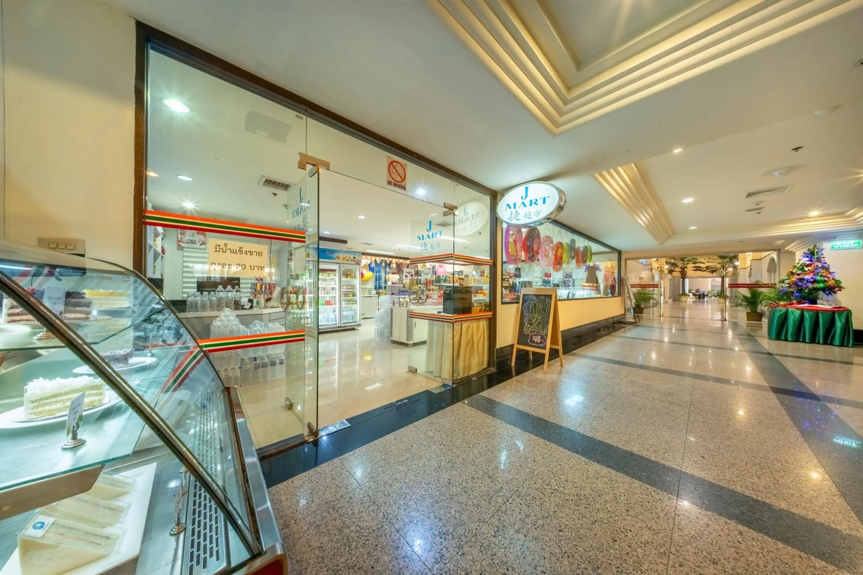 Food and drinks in Jomtien Palm Beach Hotel & Resort - Family-Friendly