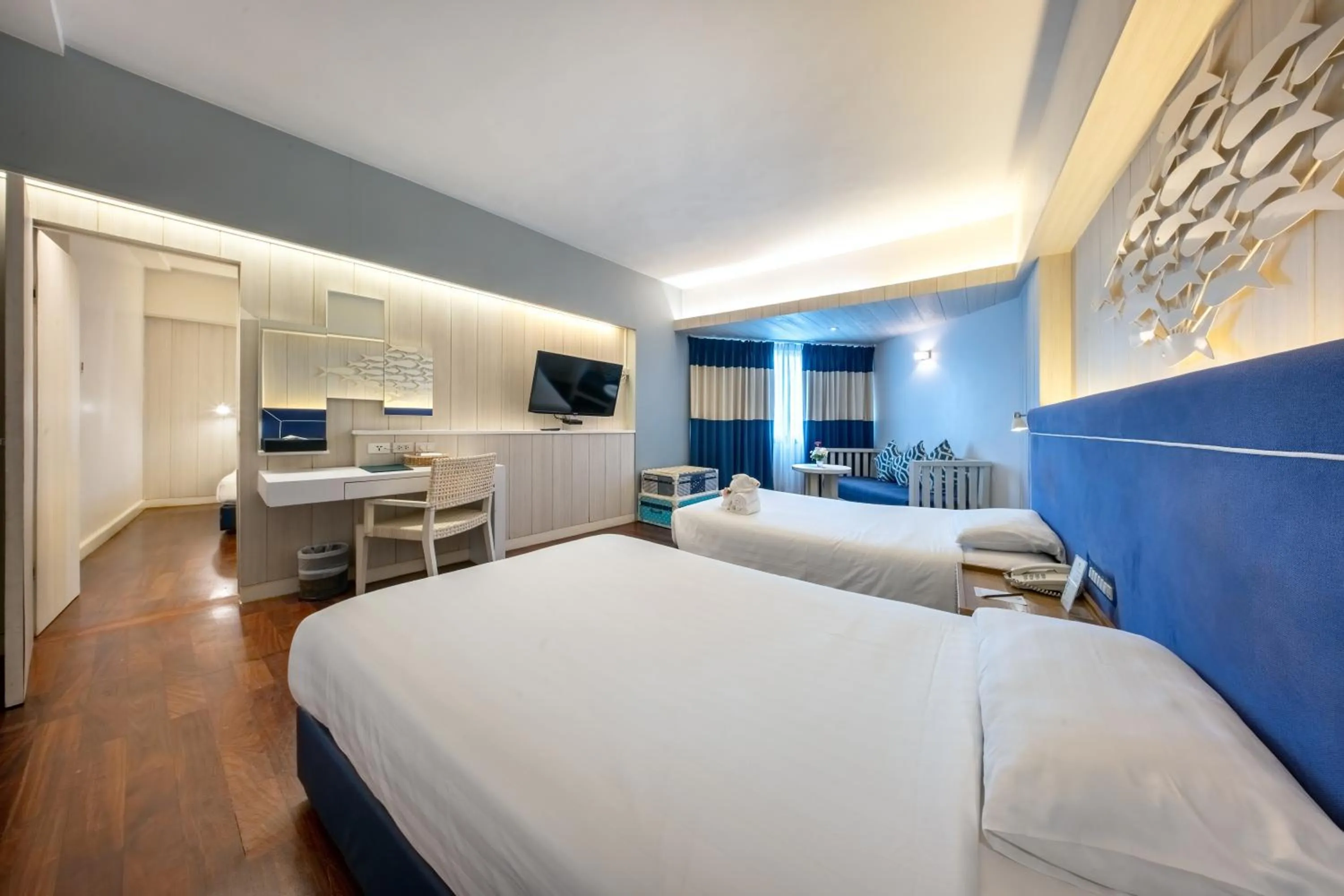 Bed in Jomtien Palm Beach Hotel & Resort - Family-Friendly