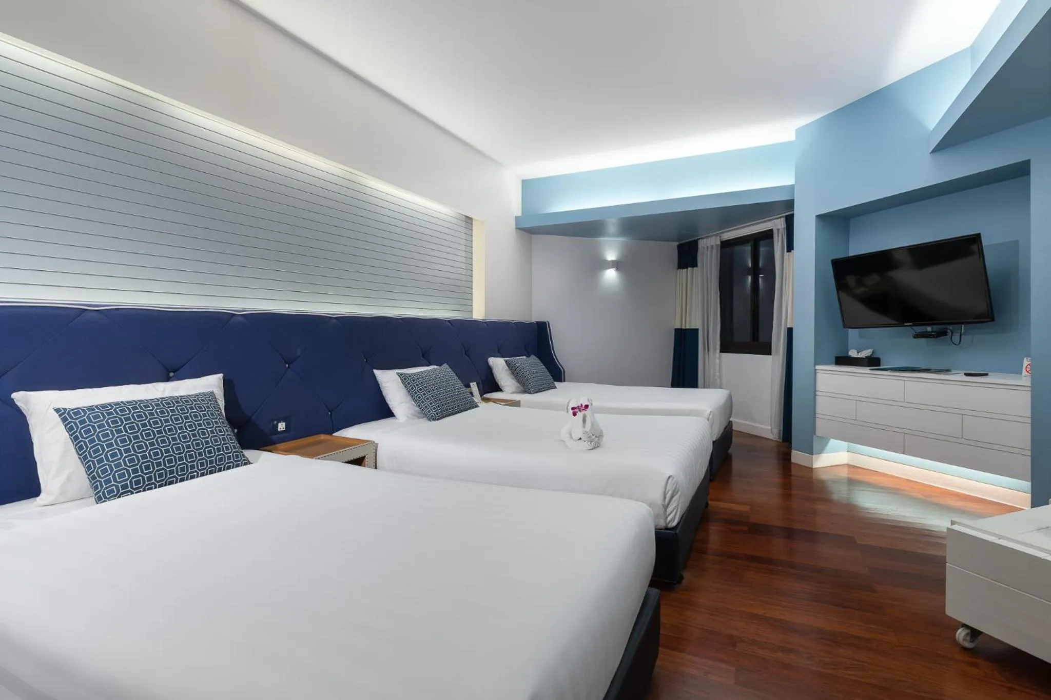 Bed in Jomtien Palm Beach Hotel and Resort