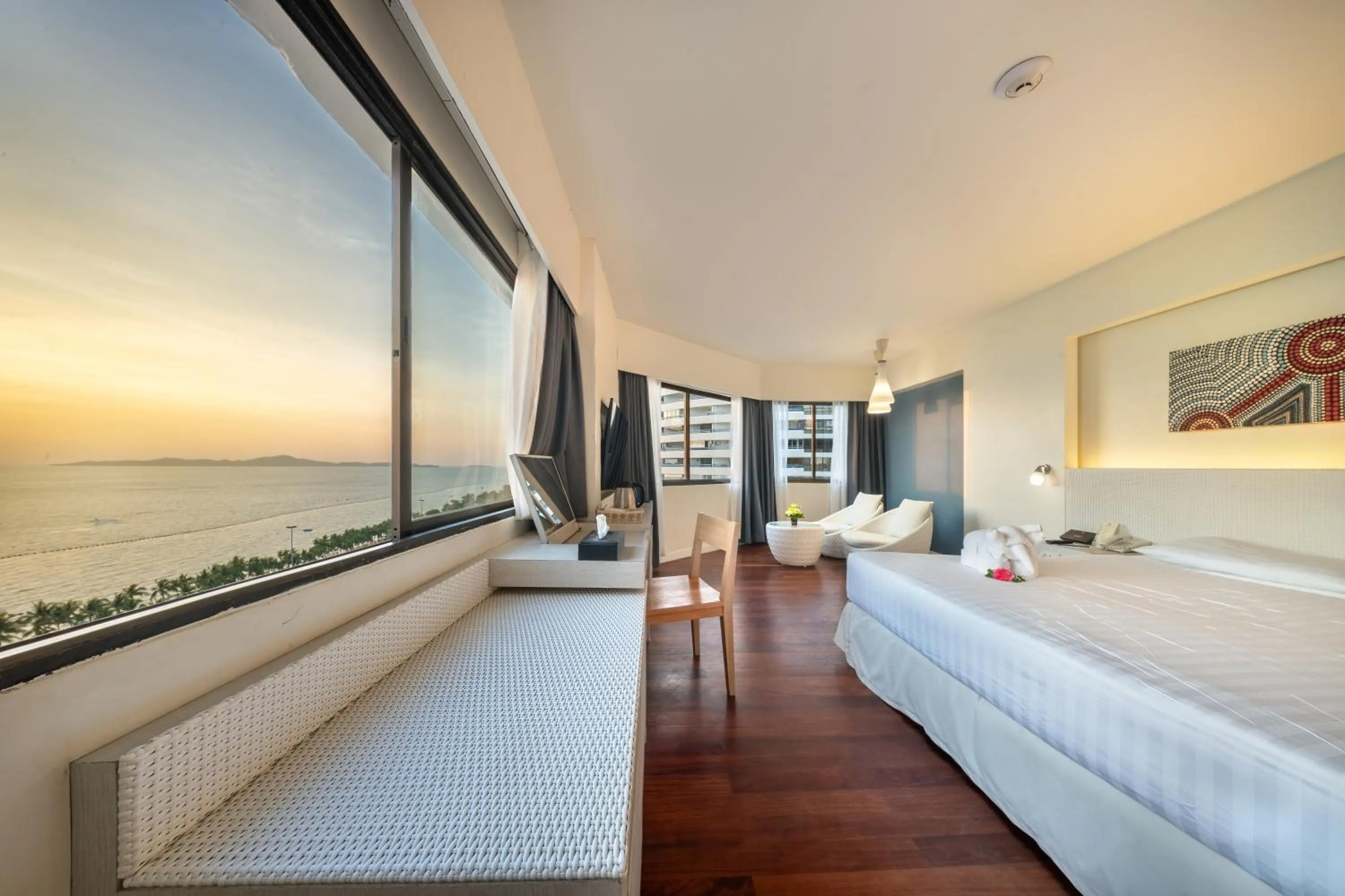 Bedroom, Bed in Jomtien Palm Beach Hotel & Resort - Family-Friendly