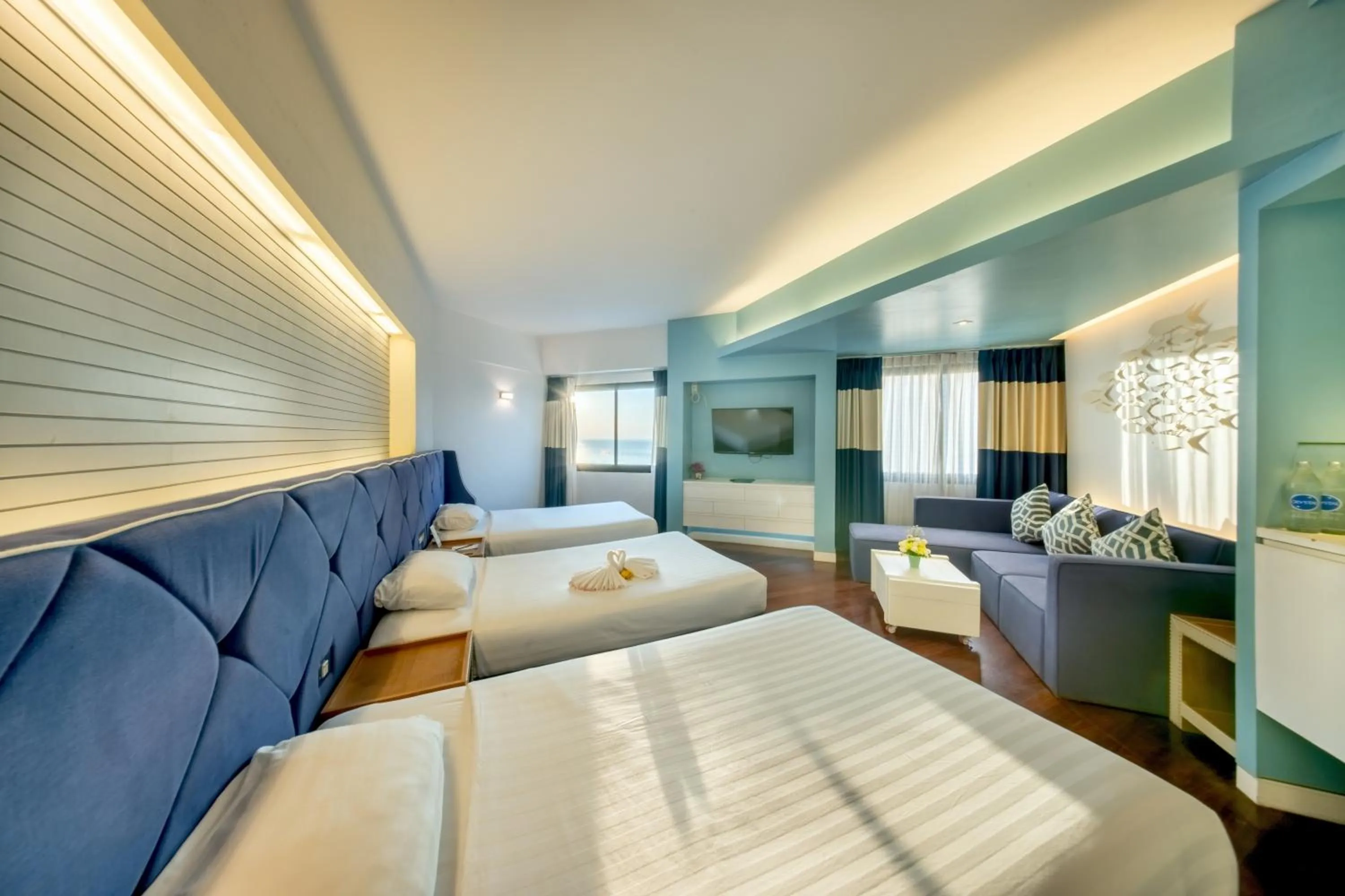 Bed in Jomtien Palm Beach Hotel and Resort