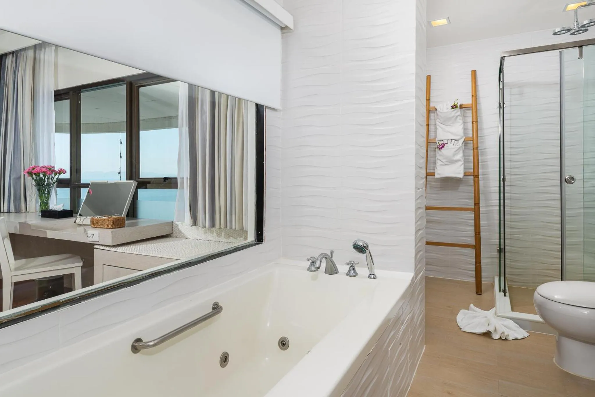 Bathroom in Jomtien Palm Beach Hotel & Resort - Family-Friendly