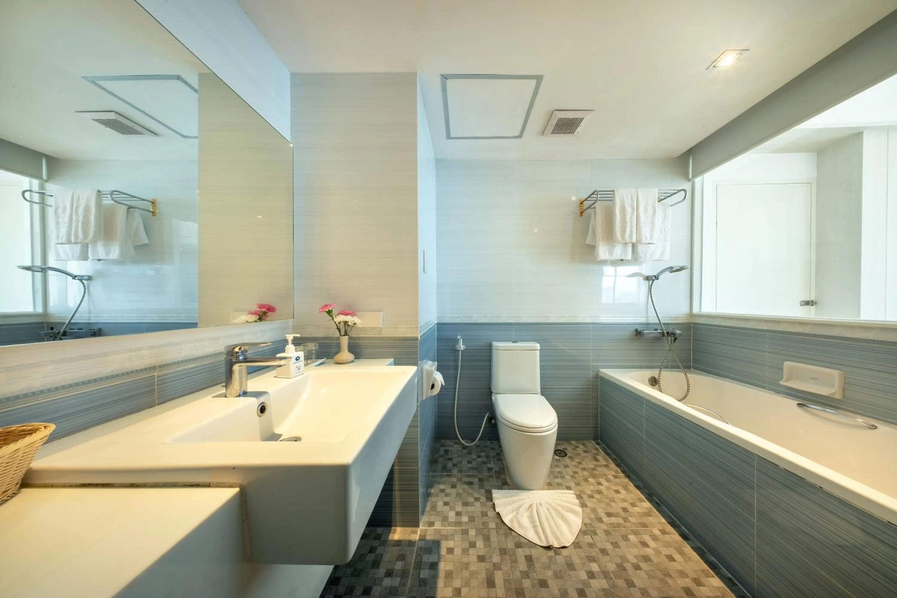 Toilet in Jomtien Palm Beach Hotel and Resort