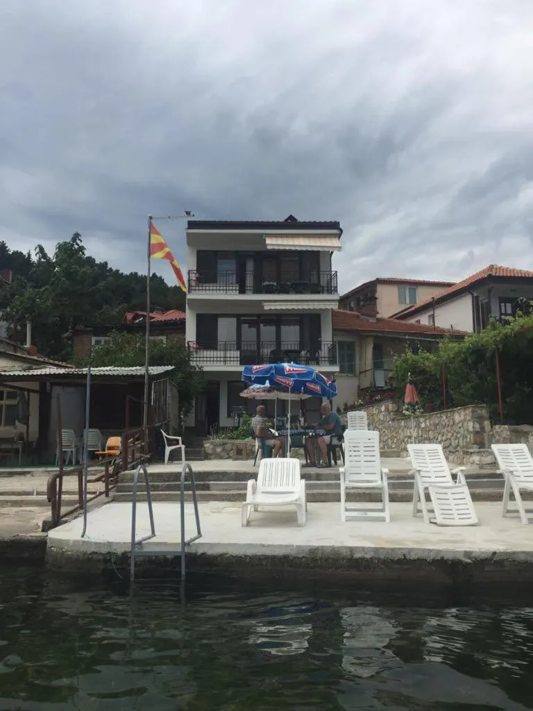 Studio with Lake View in Beachfront Apartments Grunche
