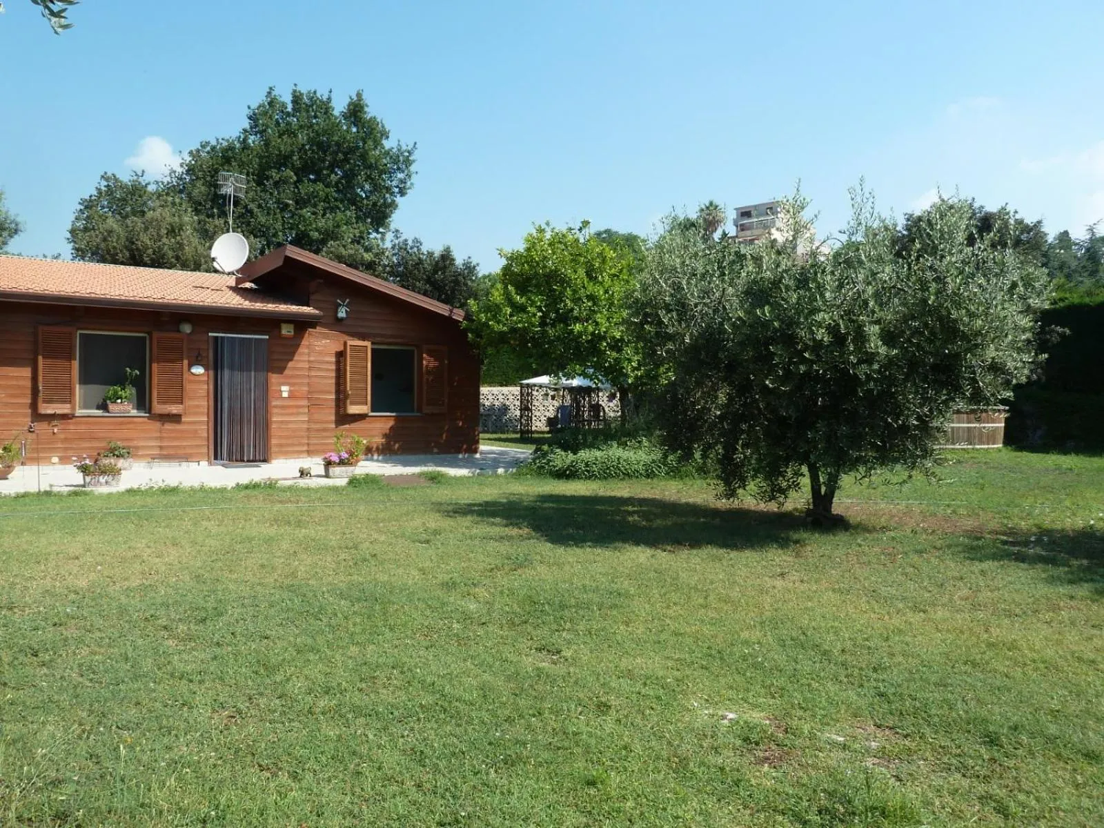 Garden view in 'O Chalet