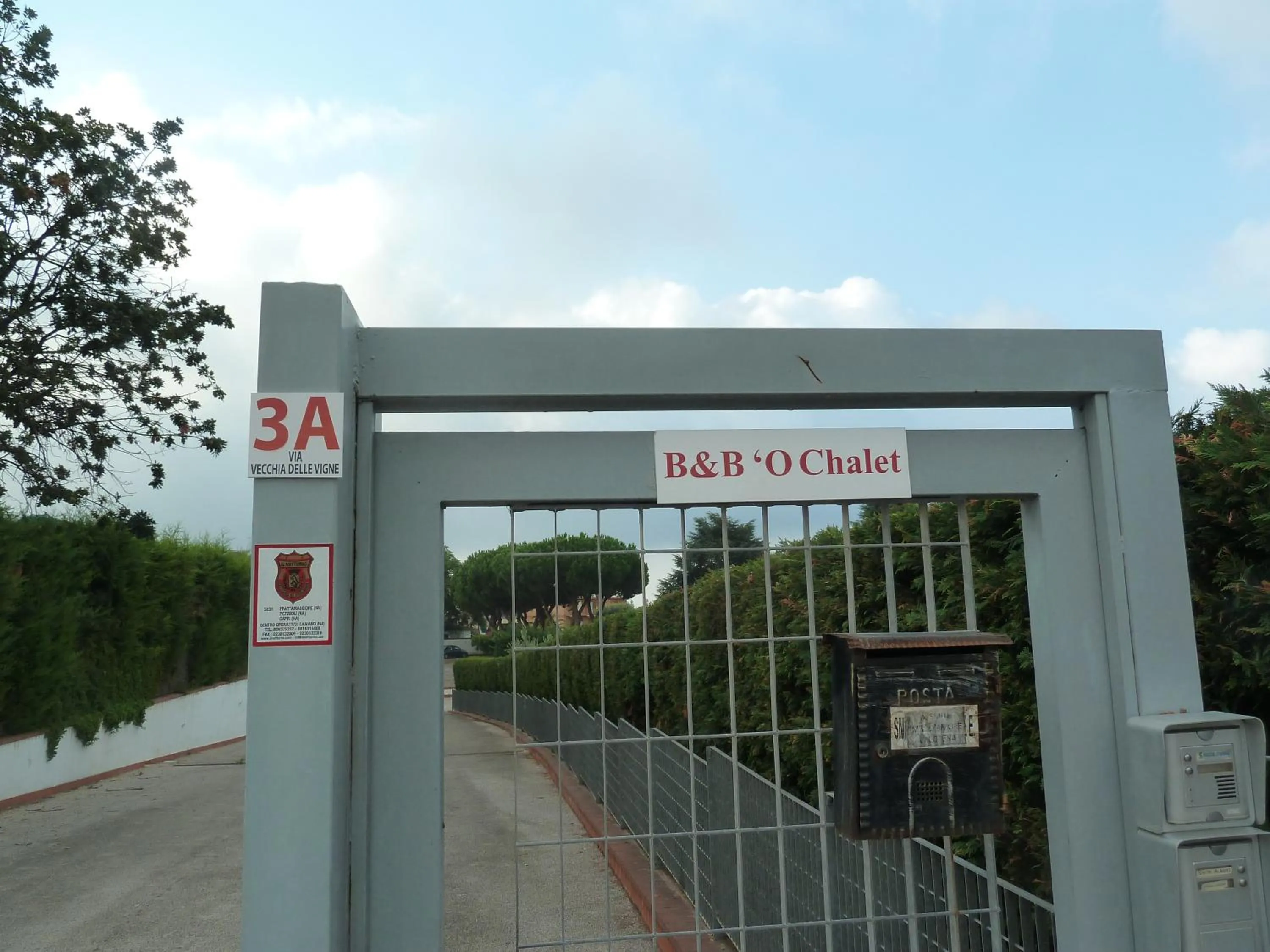 Property logo or sign in 'O Chalet